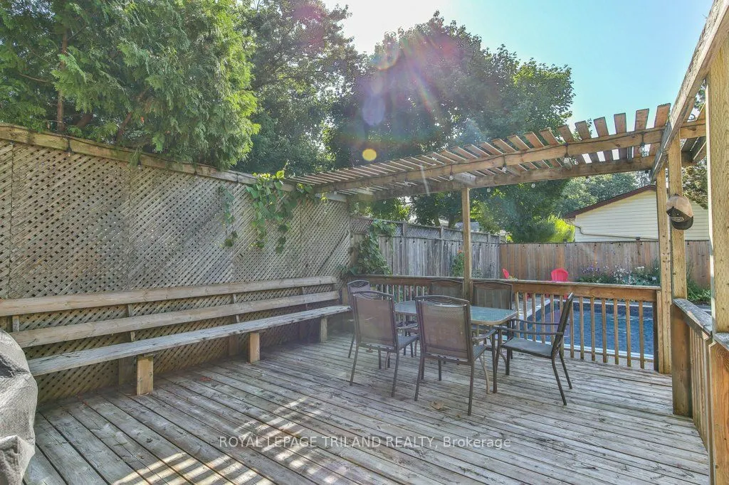44 TWEED Crescent