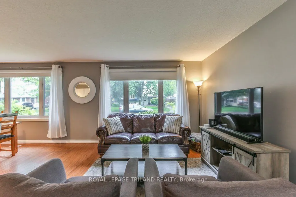 44 TWEED Crescent