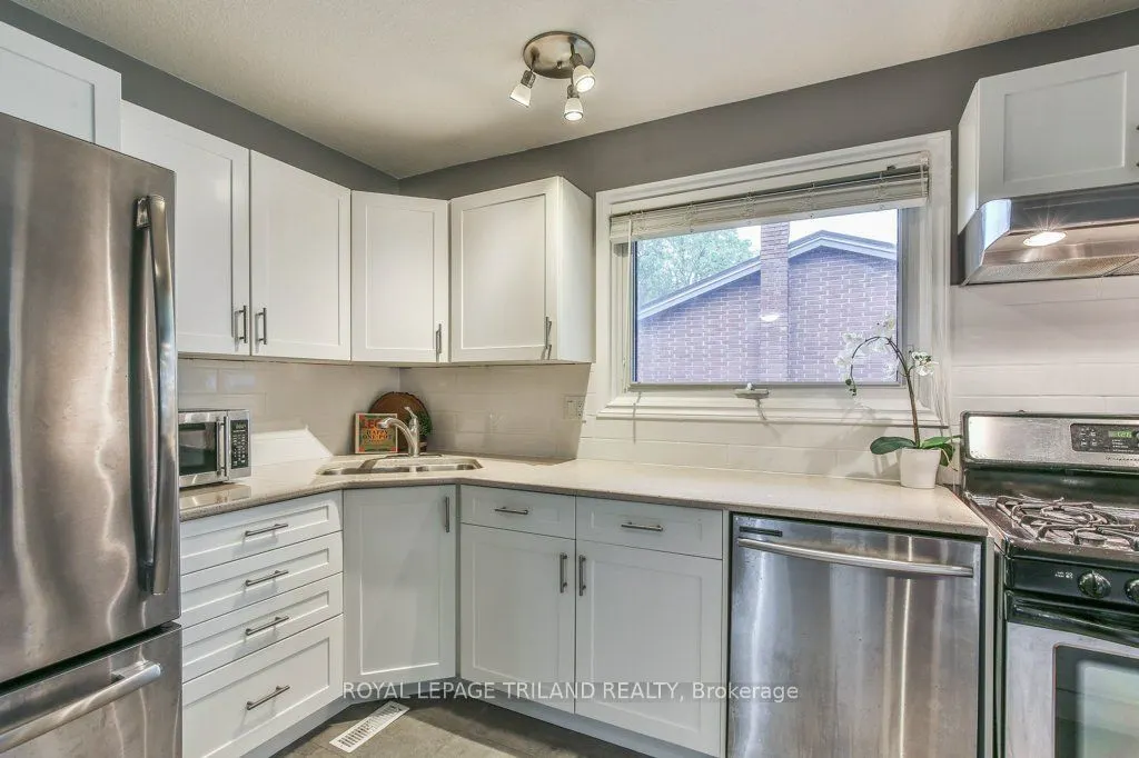 44 TWEED Crescent