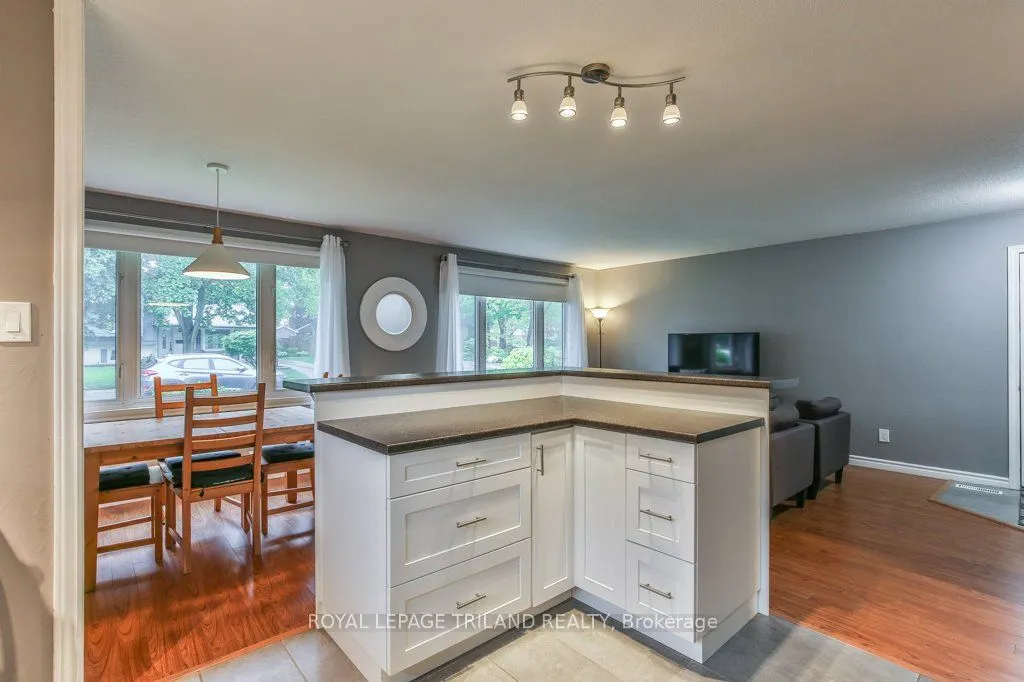 44 TWEED Crescent