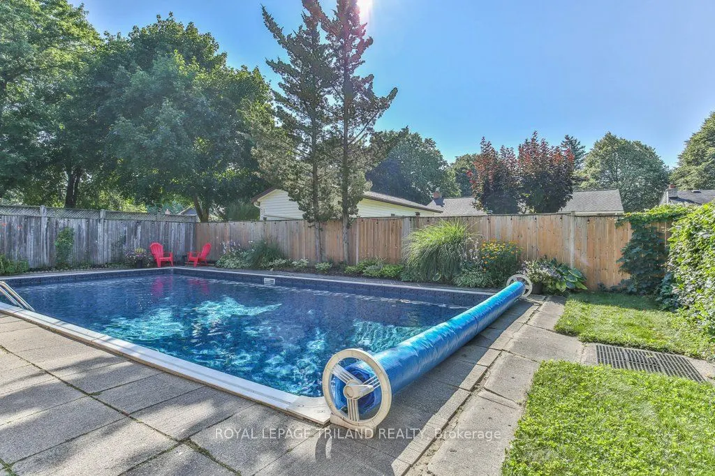 44 TWEED Crescent