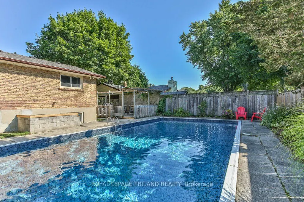 44 TWEED Crescent
