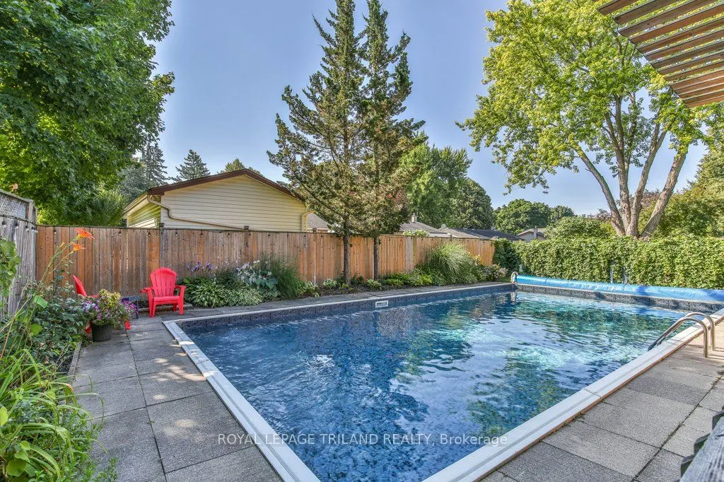 44 TWEED Crescent