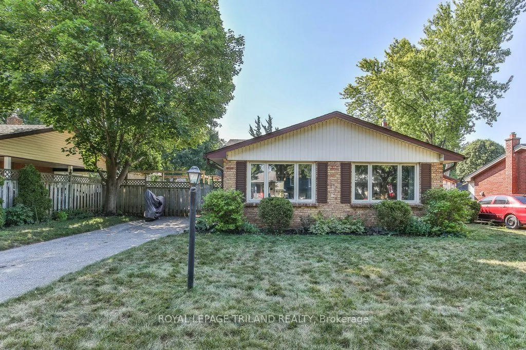 44 TWEED Crescent
