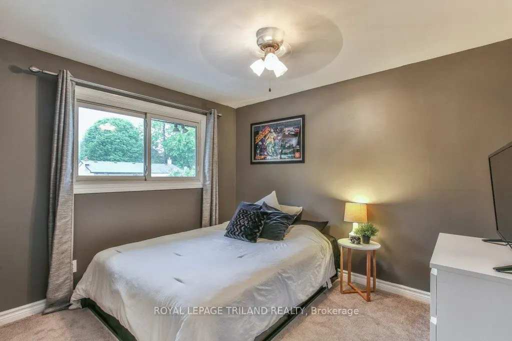 44 TWEED Crescent