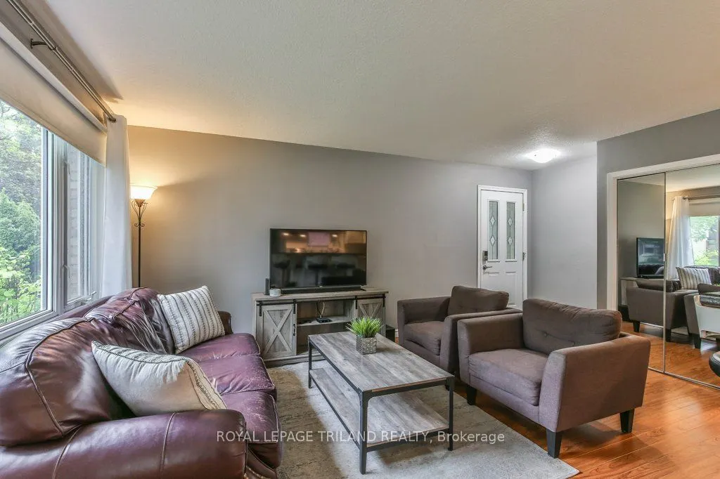 44 TWEED Crescent
