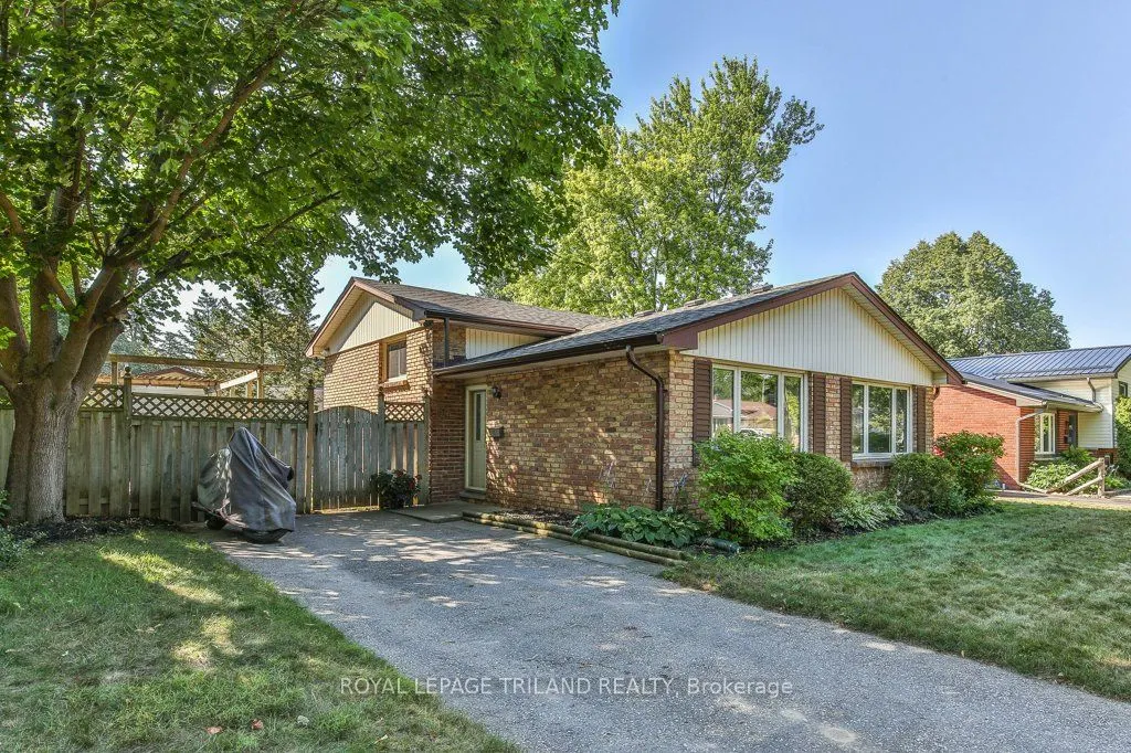 44 TWEED Crescent