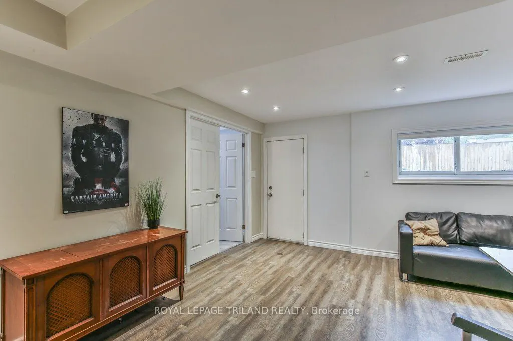 44 TWEED Crescent