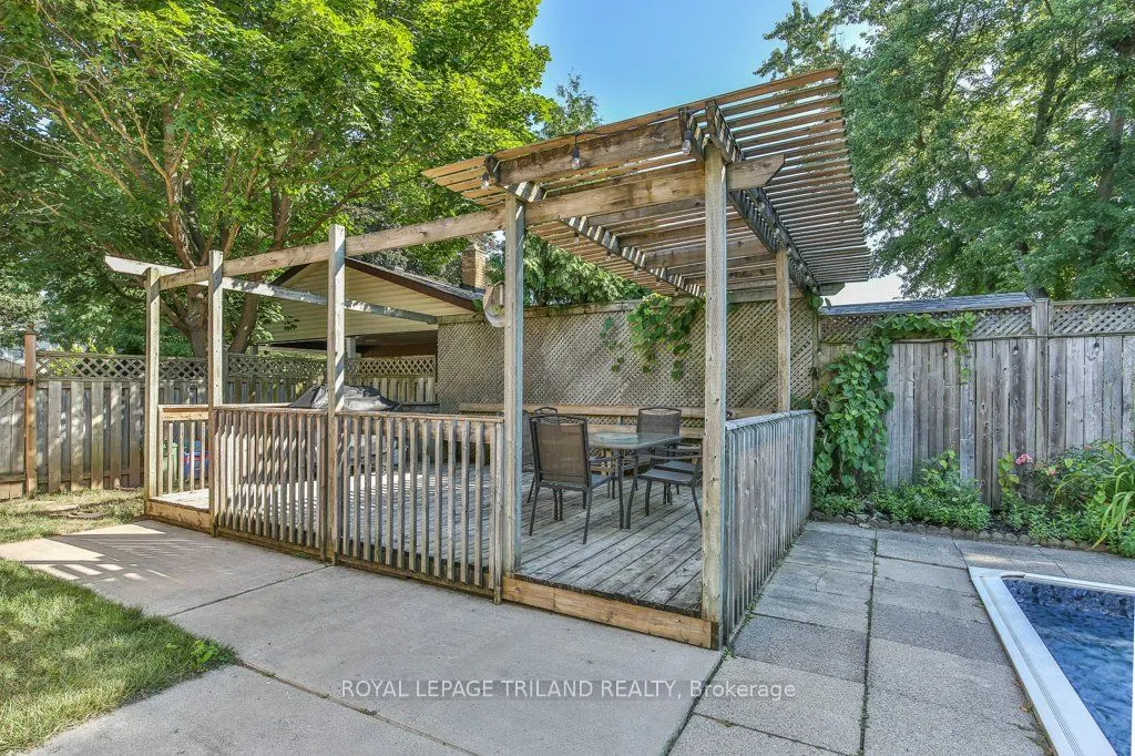 44 TWEED Crescent