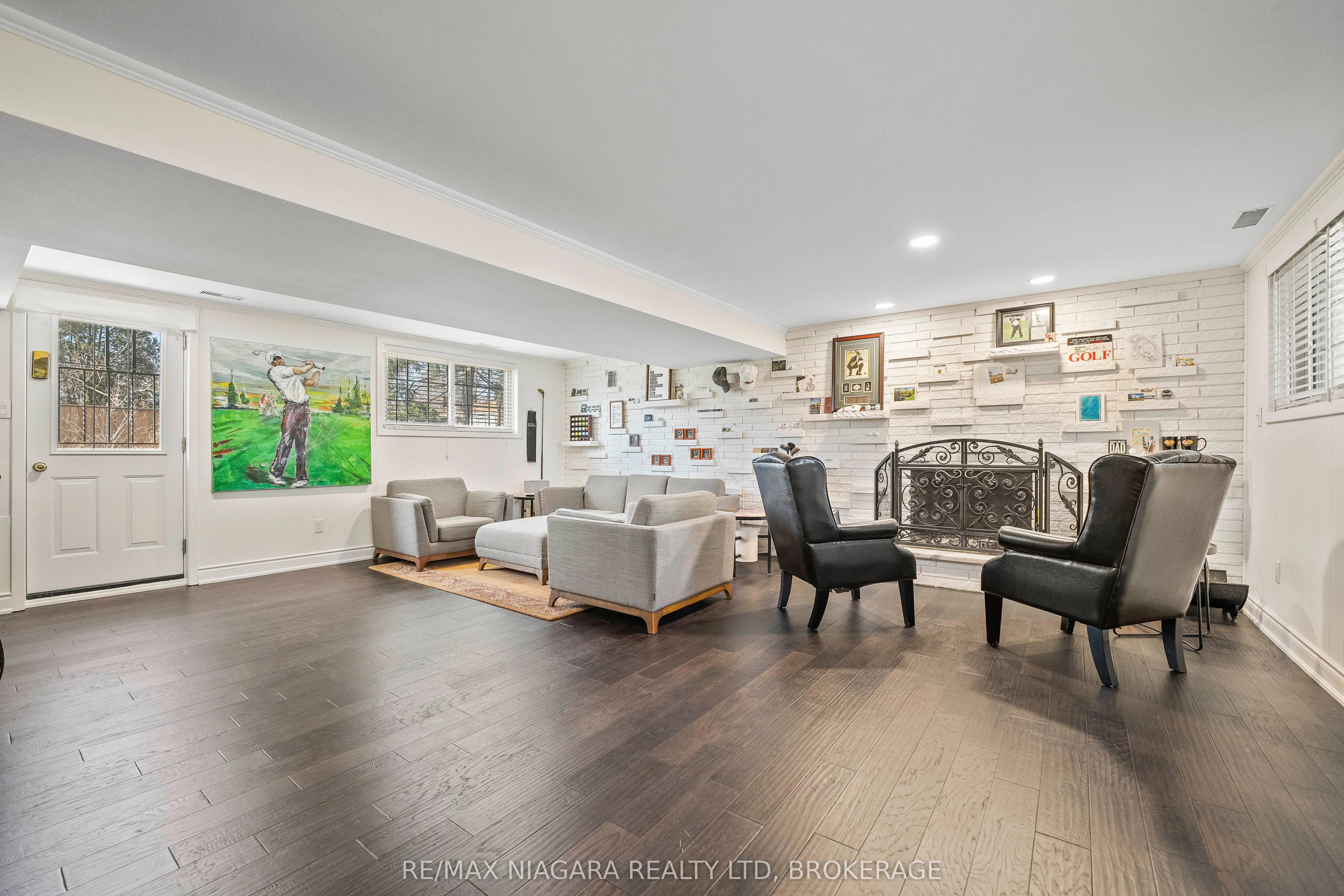 375 MISSISSAUGA Street N