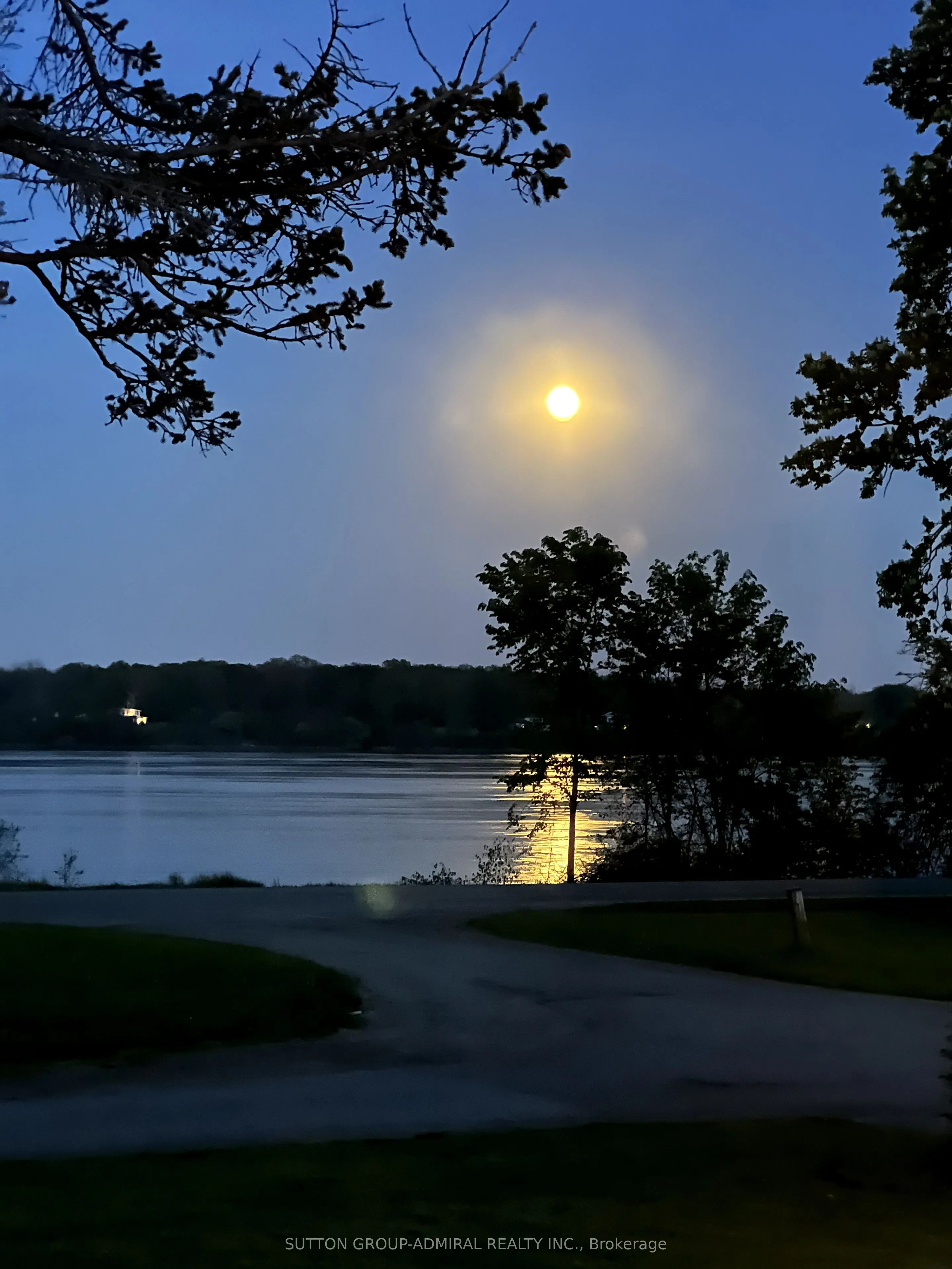 9767 Niagara River Parkway