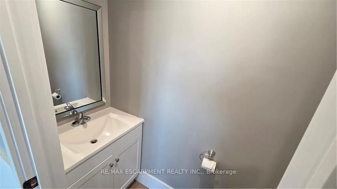 219 ST CATHARINES Street, #1