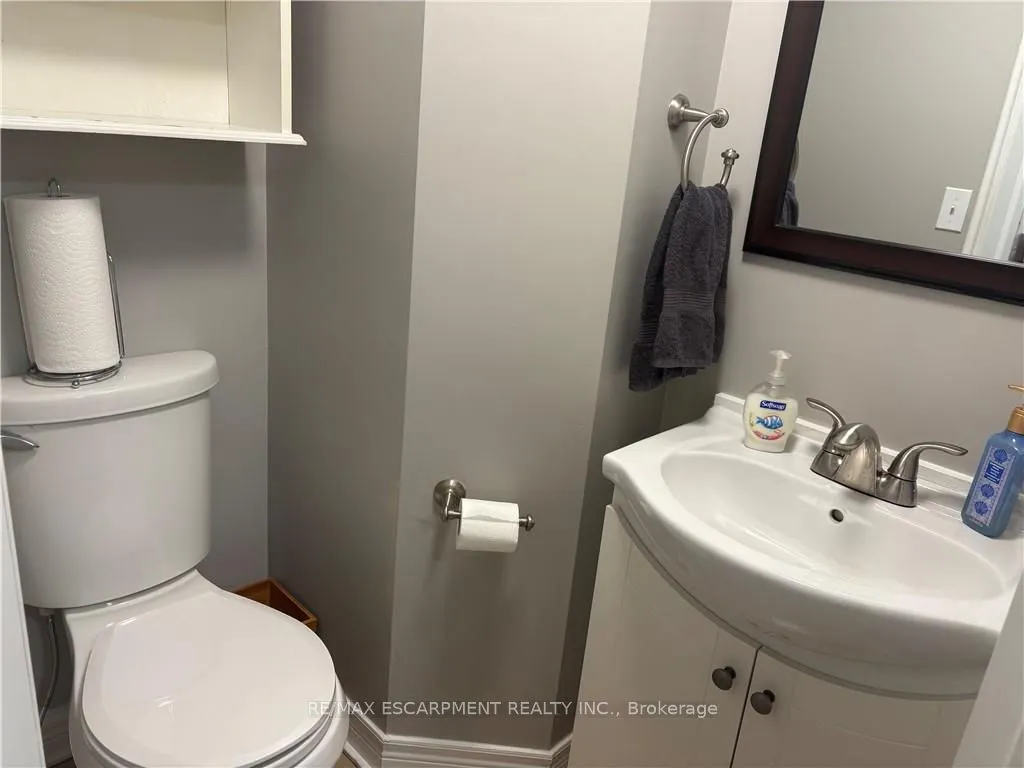 219 ST CATHARINES Street, #3