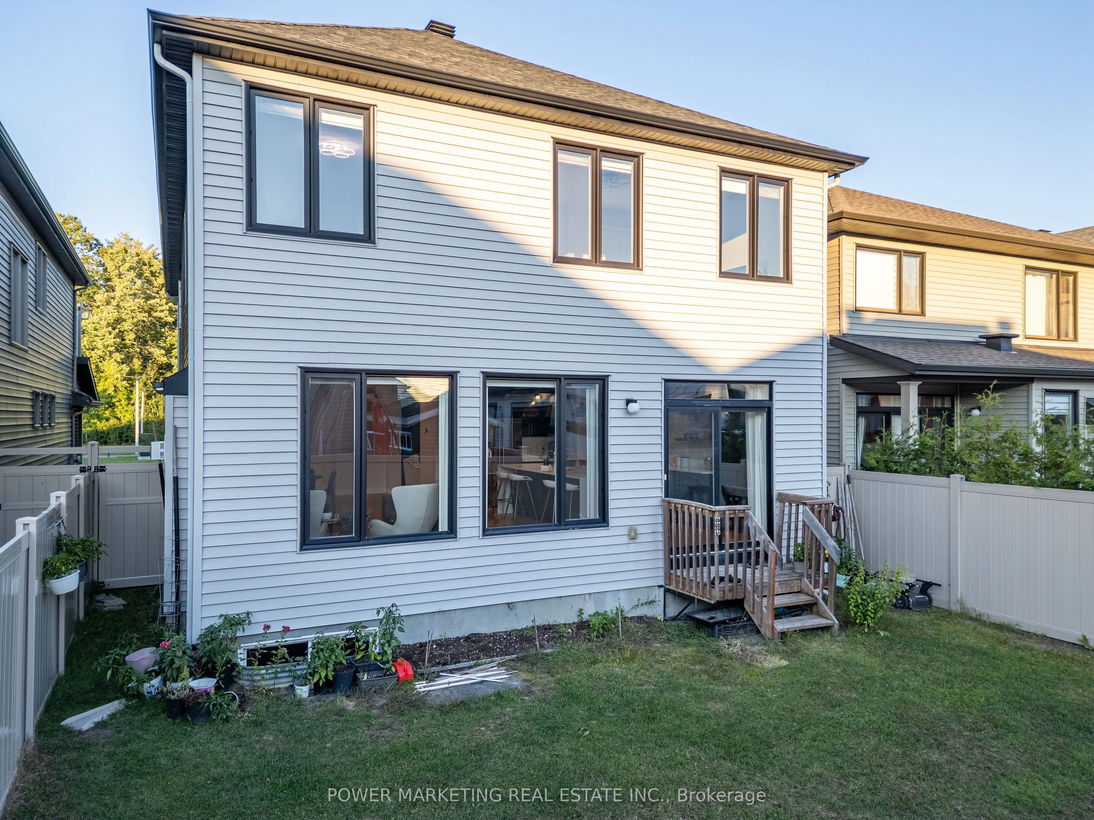 537 Compass Street