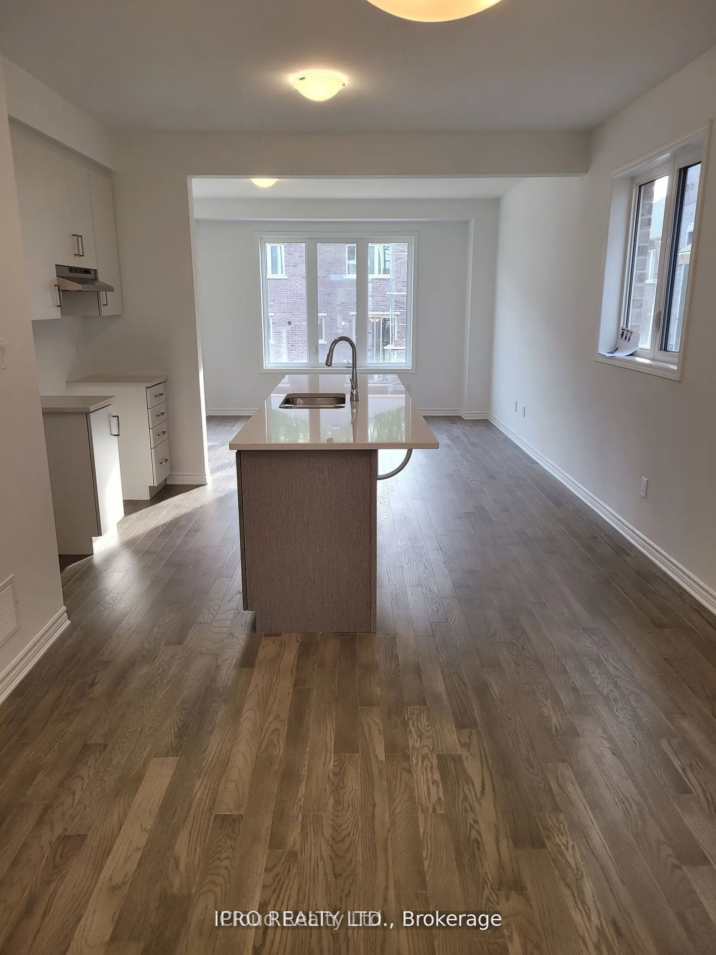 22 Milt Schmidt Street W