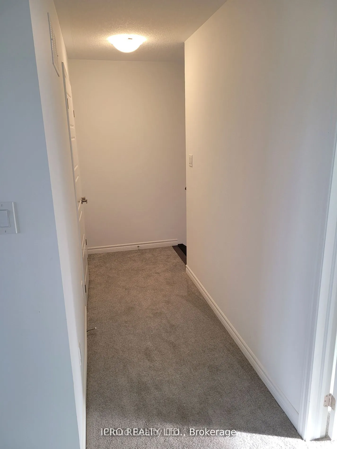 22 Milt Schmidt Street W