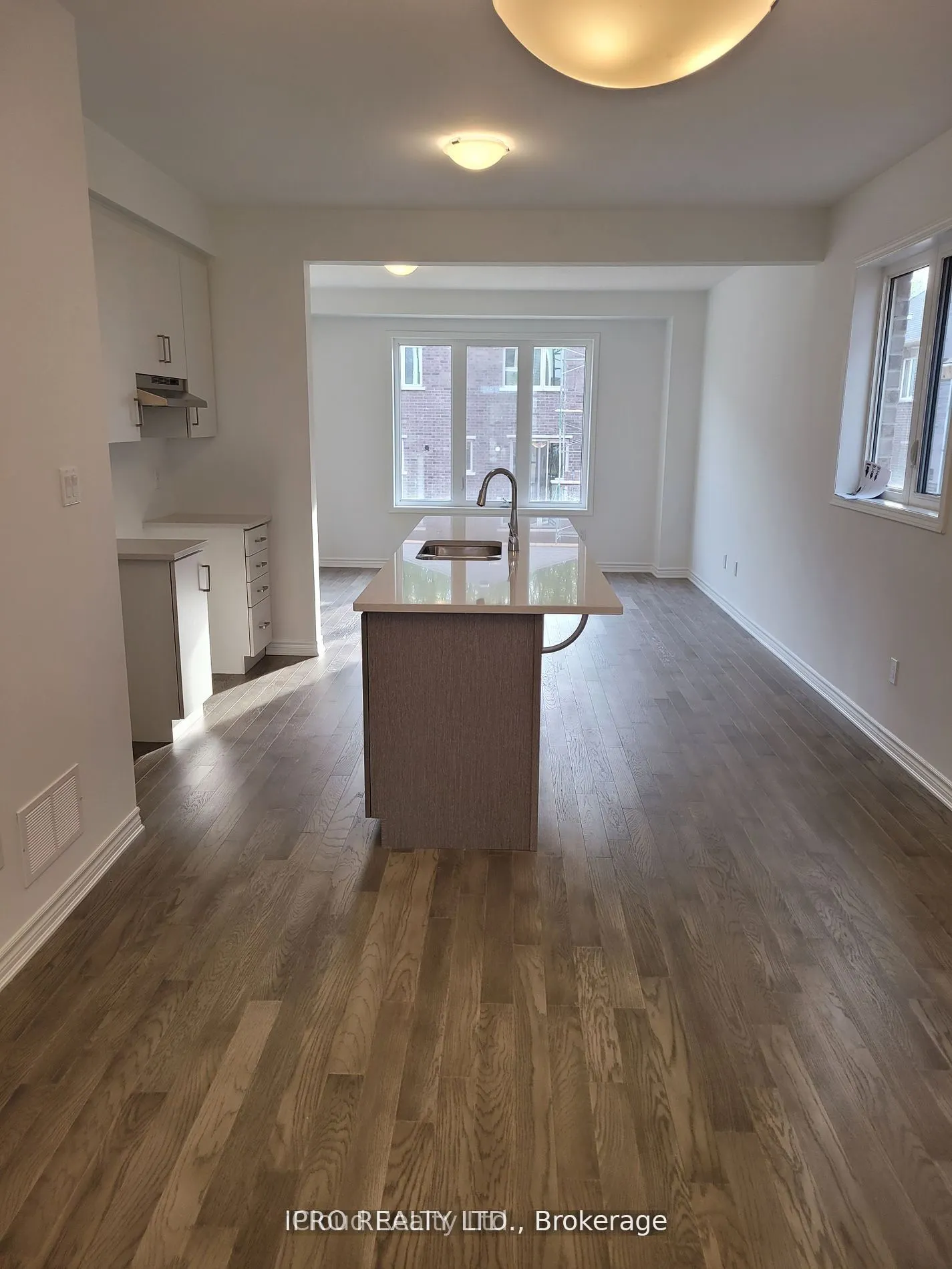 22 Milt Schmidt Street W