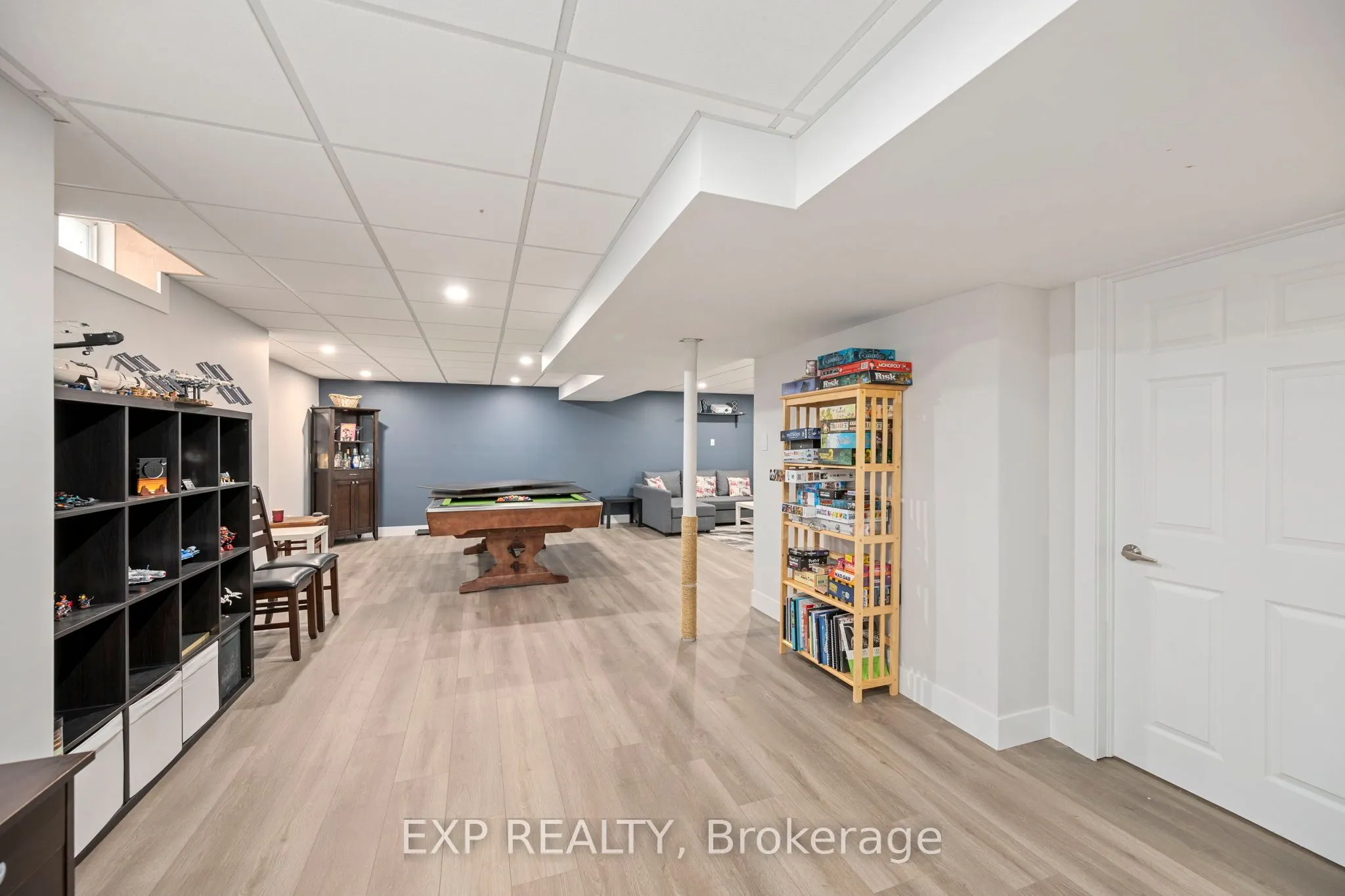 1852 BLOOM Crescent
