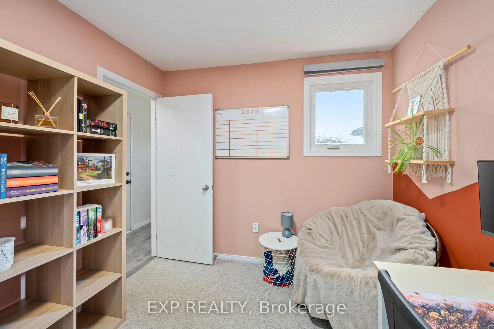 1852 BLOOM Crescent