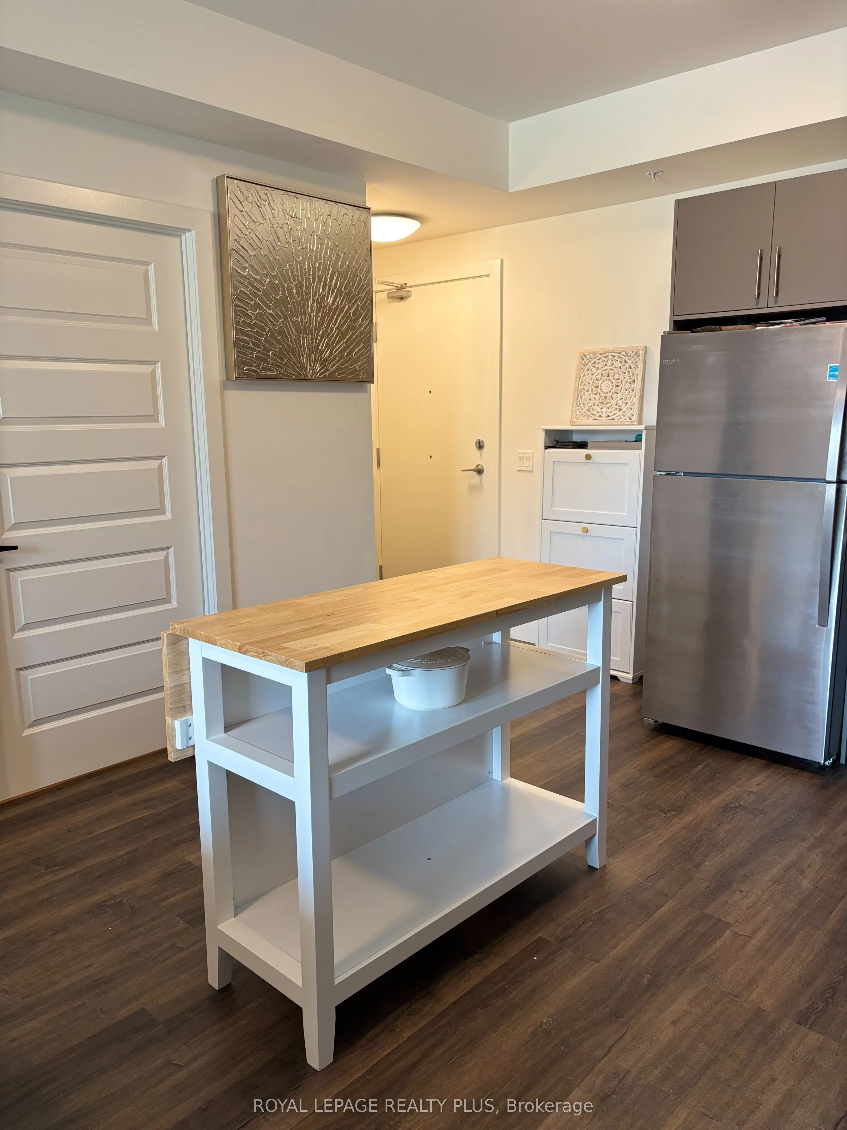 103 Roger Street, #207