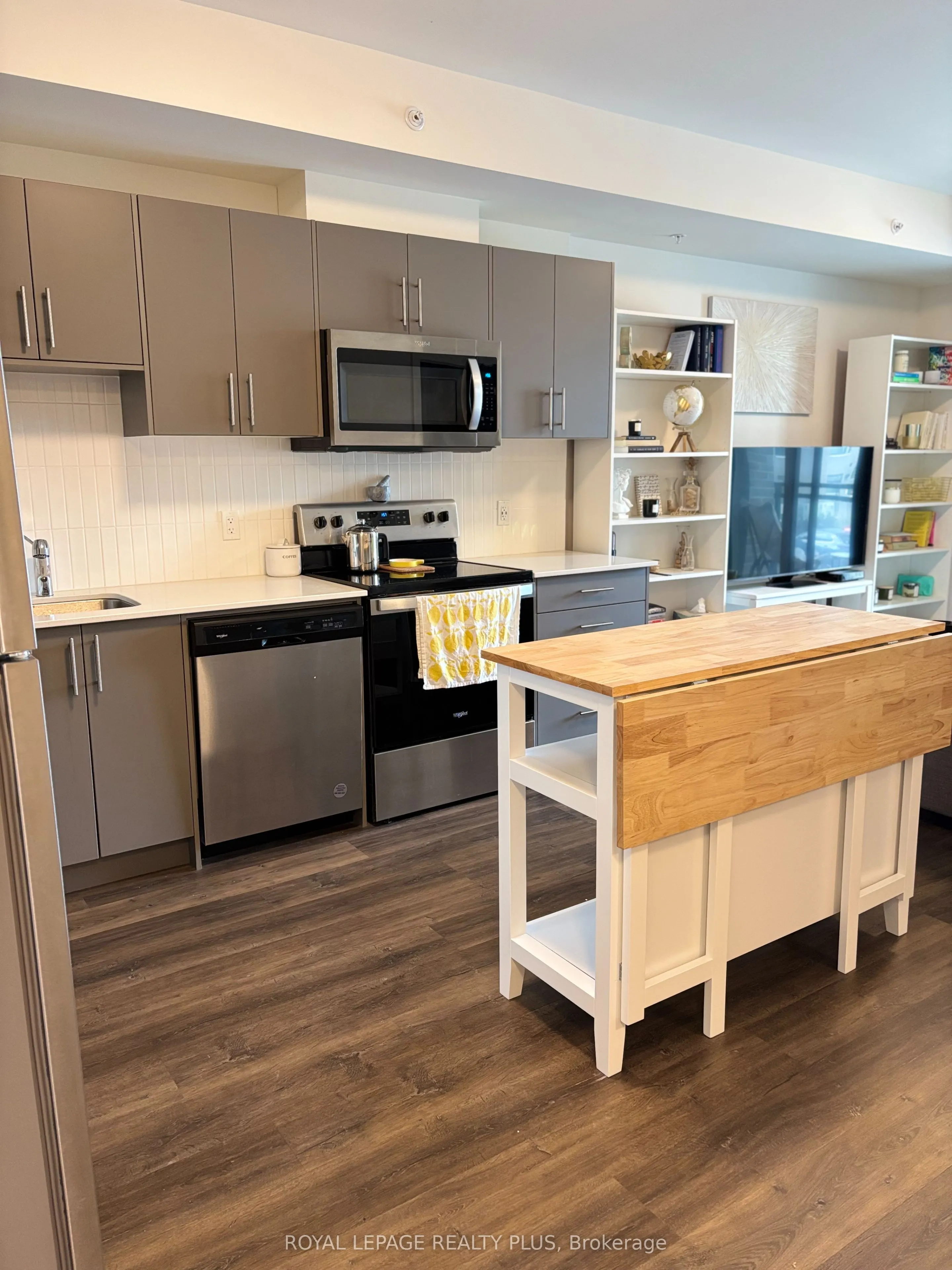 103 Roger Street, #207