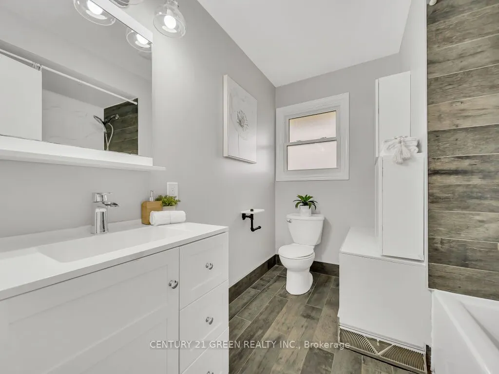 5 St. Charles Avenue W