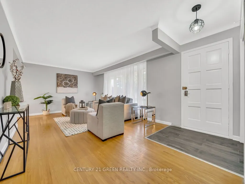 5 St. Charles Avenue W
