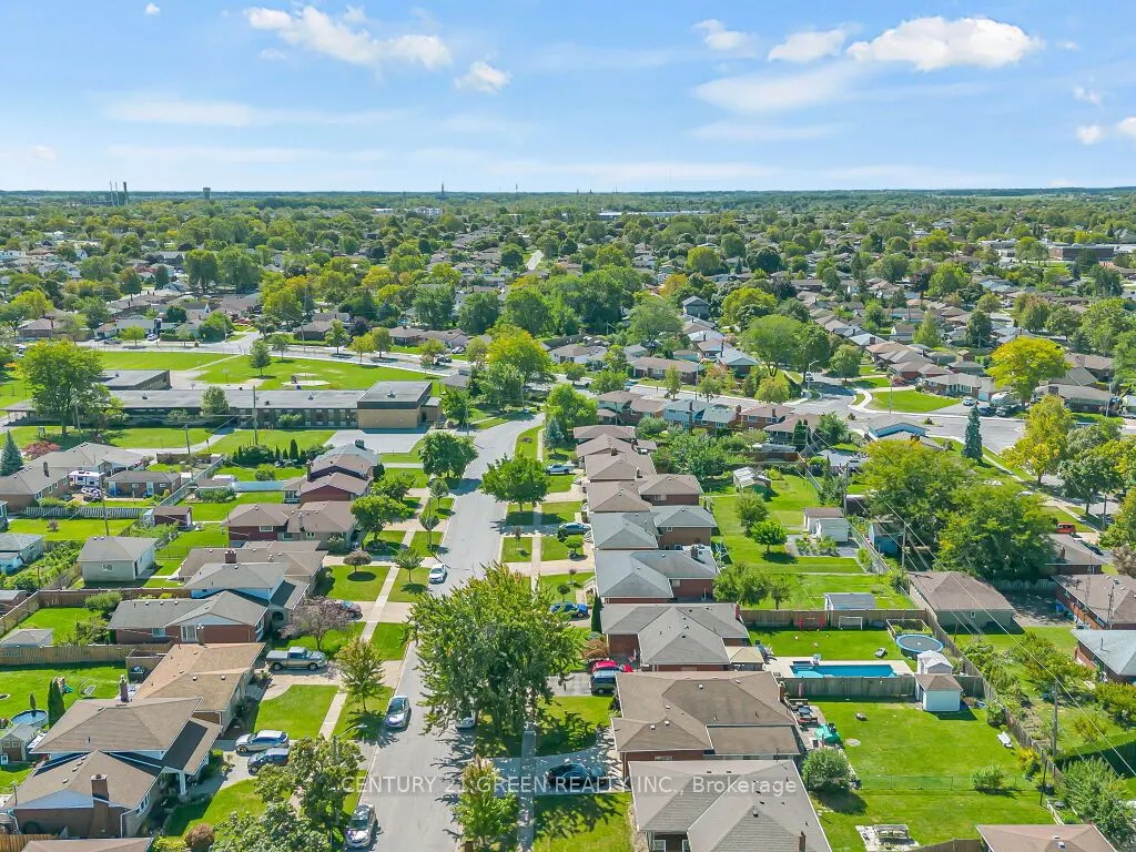 5 St. Charles Avenue W