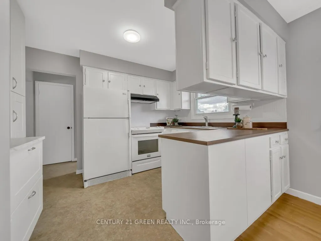 5 St. Charles Avenue W