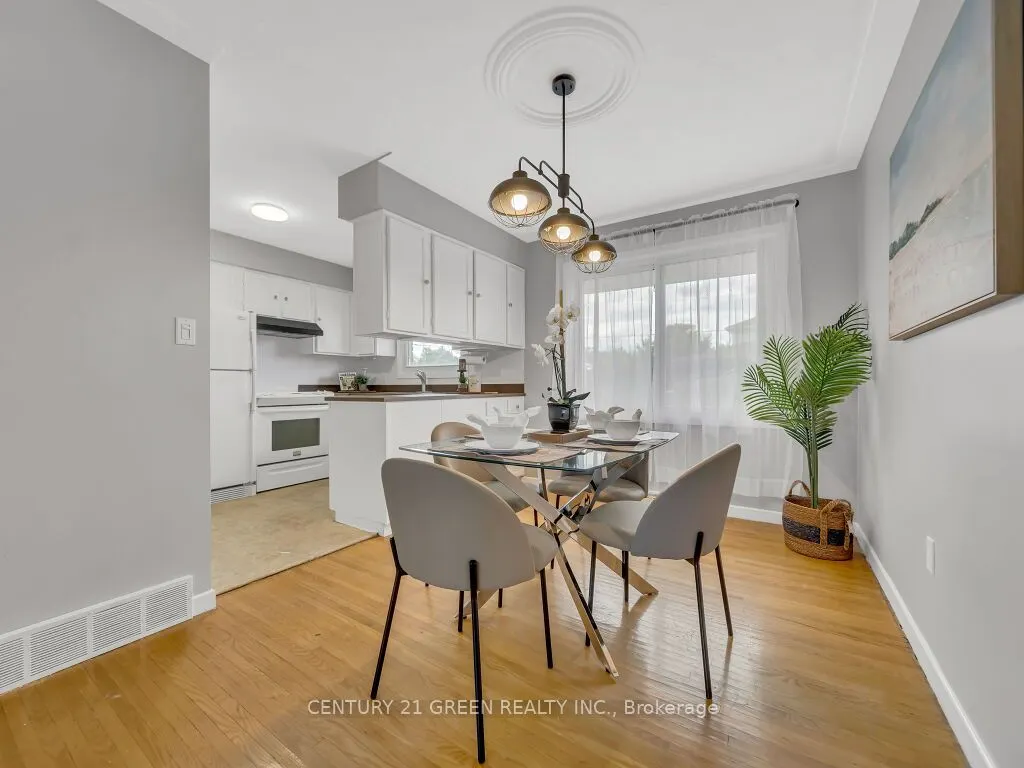 5 St. Charles Avenue W