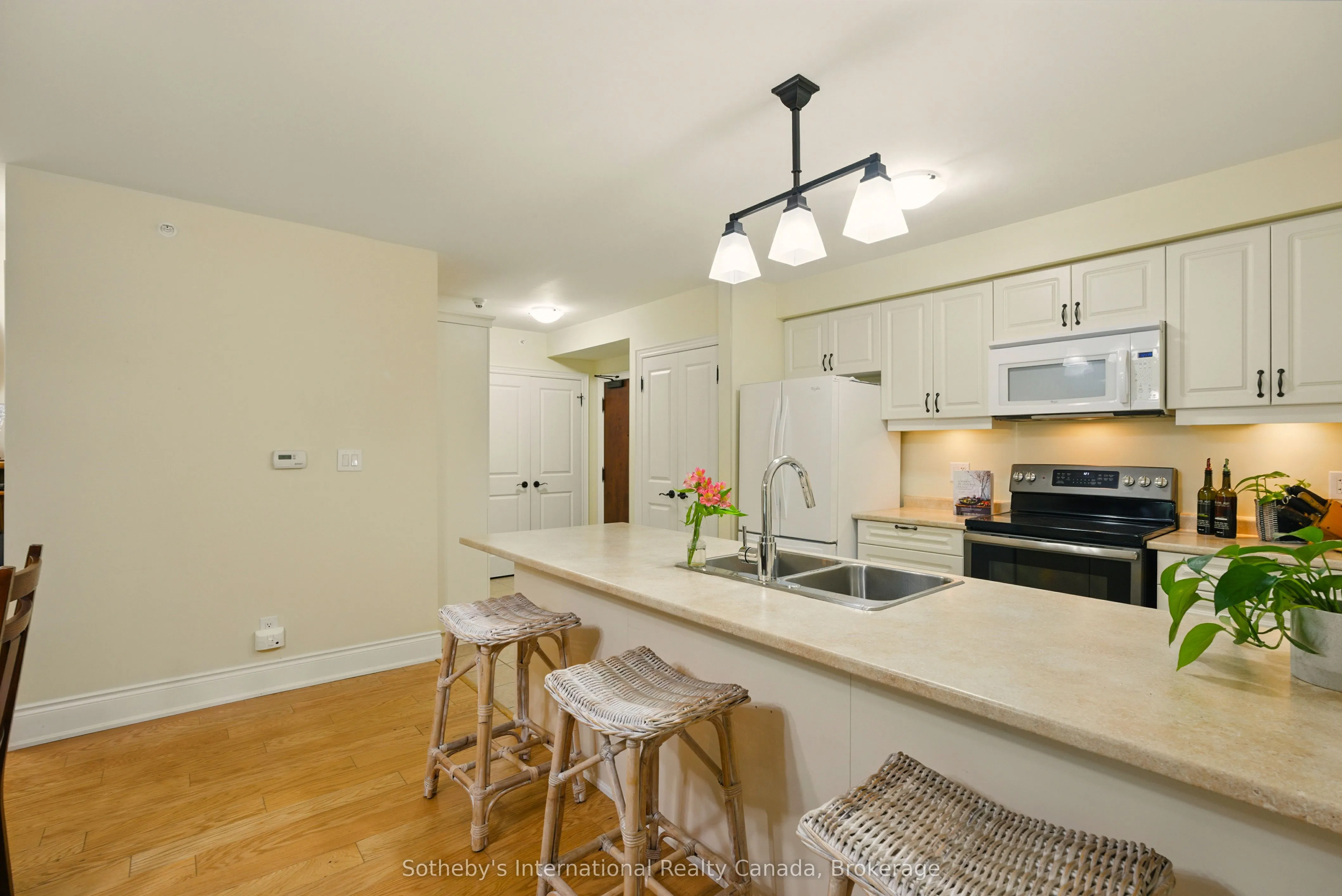391B Manitoba Street, #103