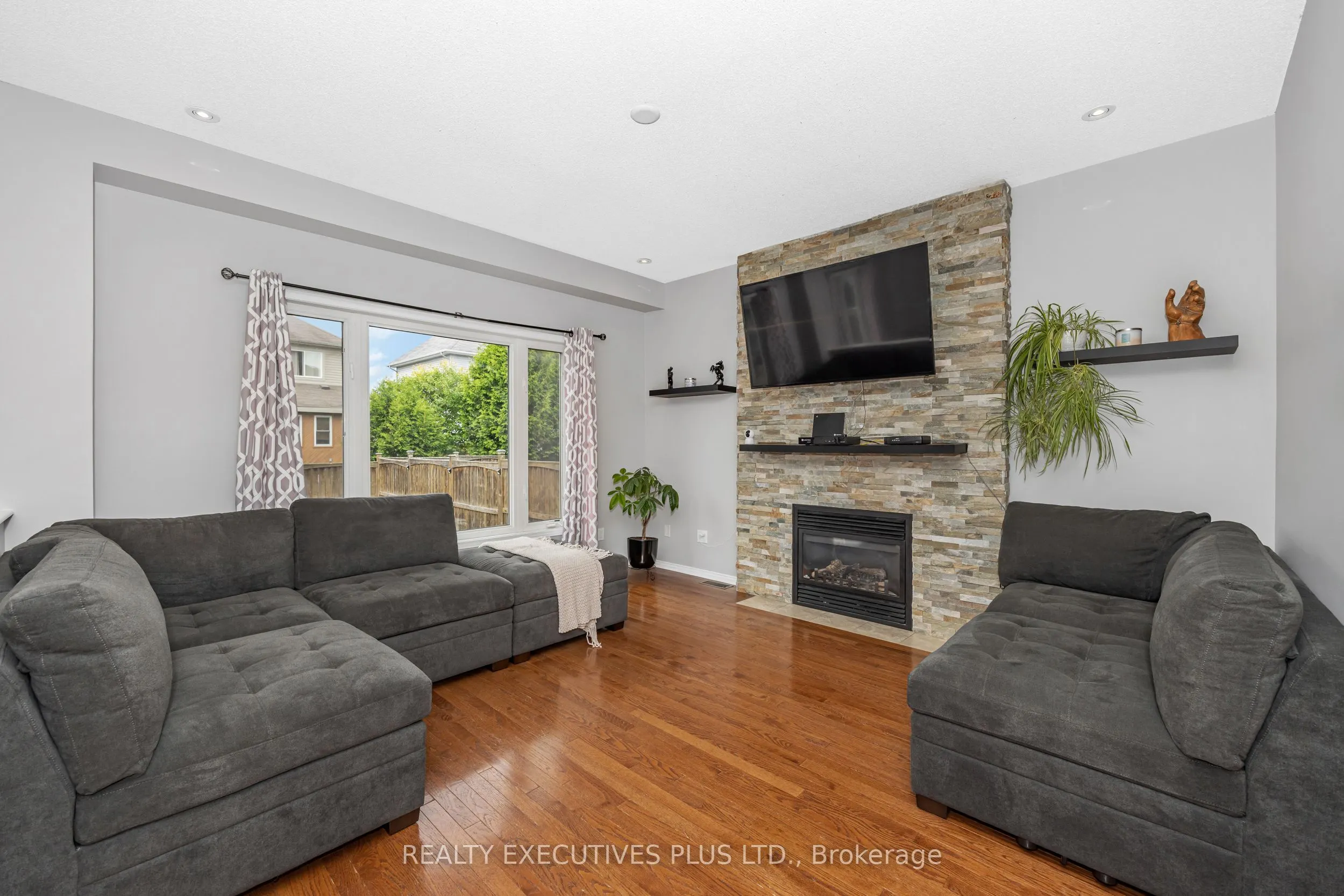 341 Jasper Crescent