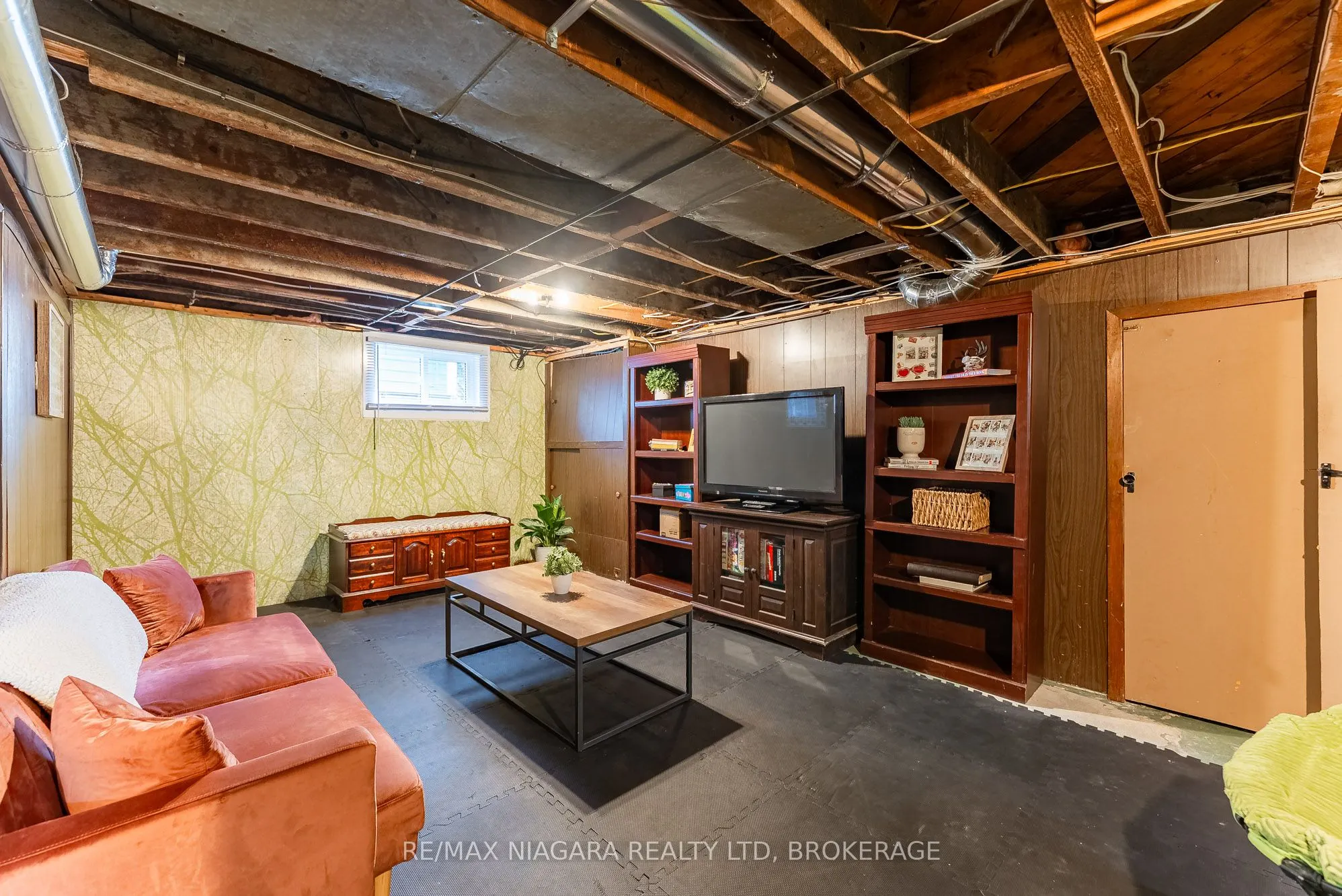 113 LYONS Avenue