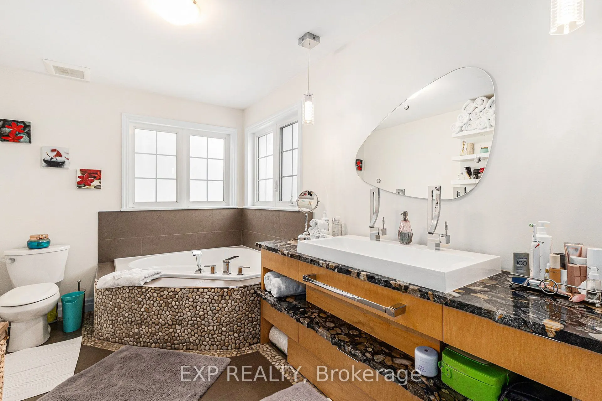 182 Sunita Crescent
