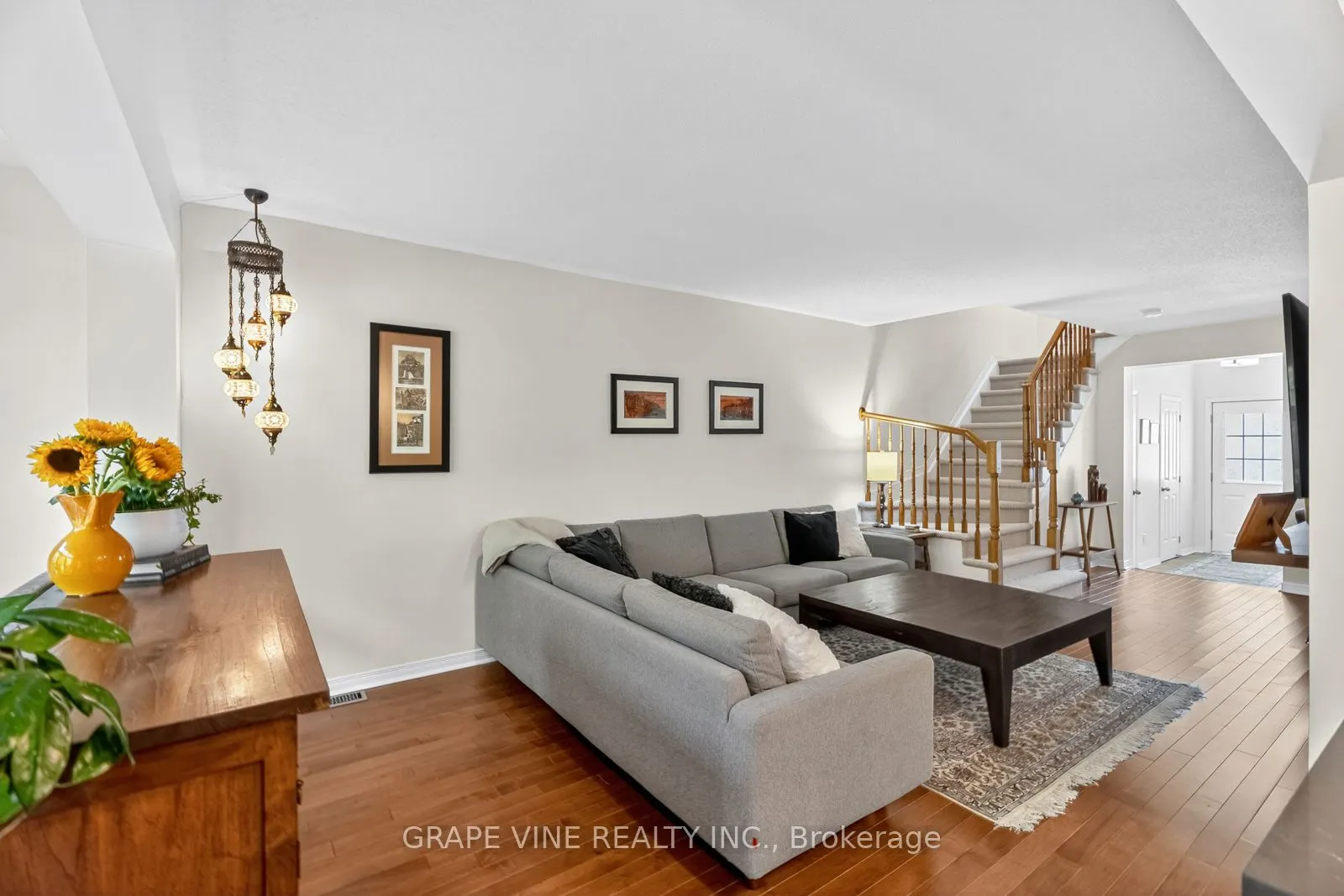 19 Fieldberry Private