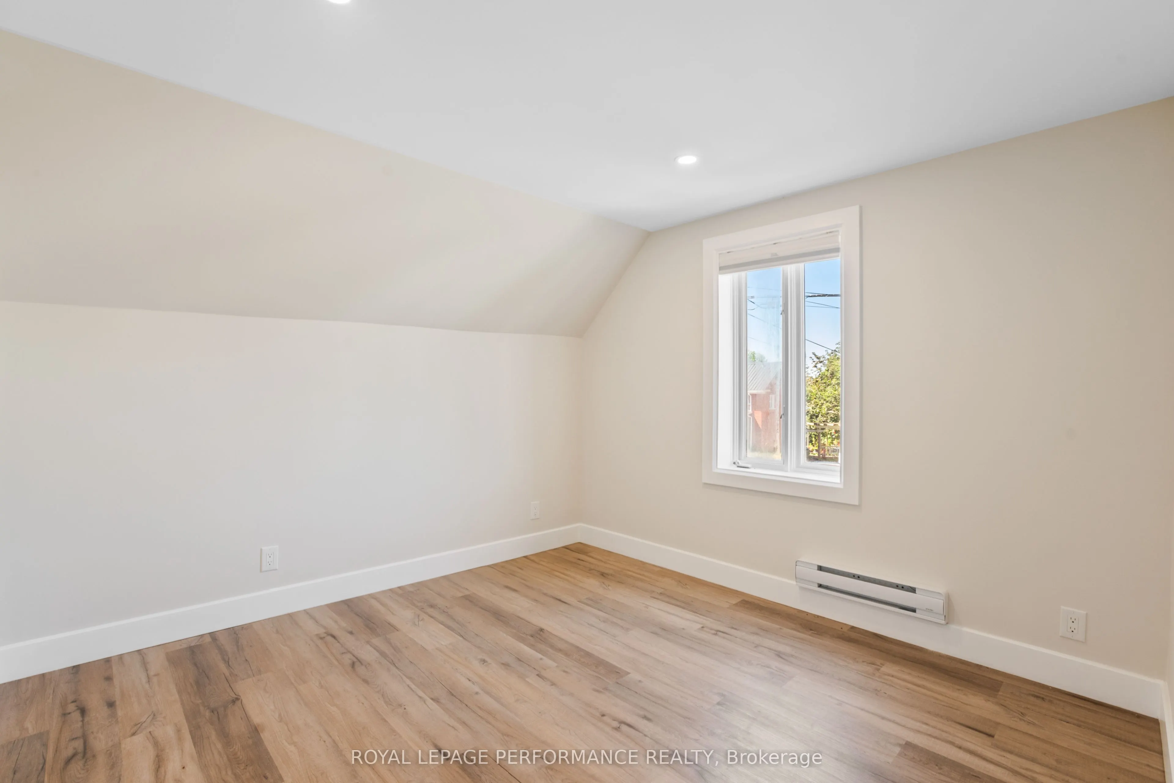 137-139 Main Street S