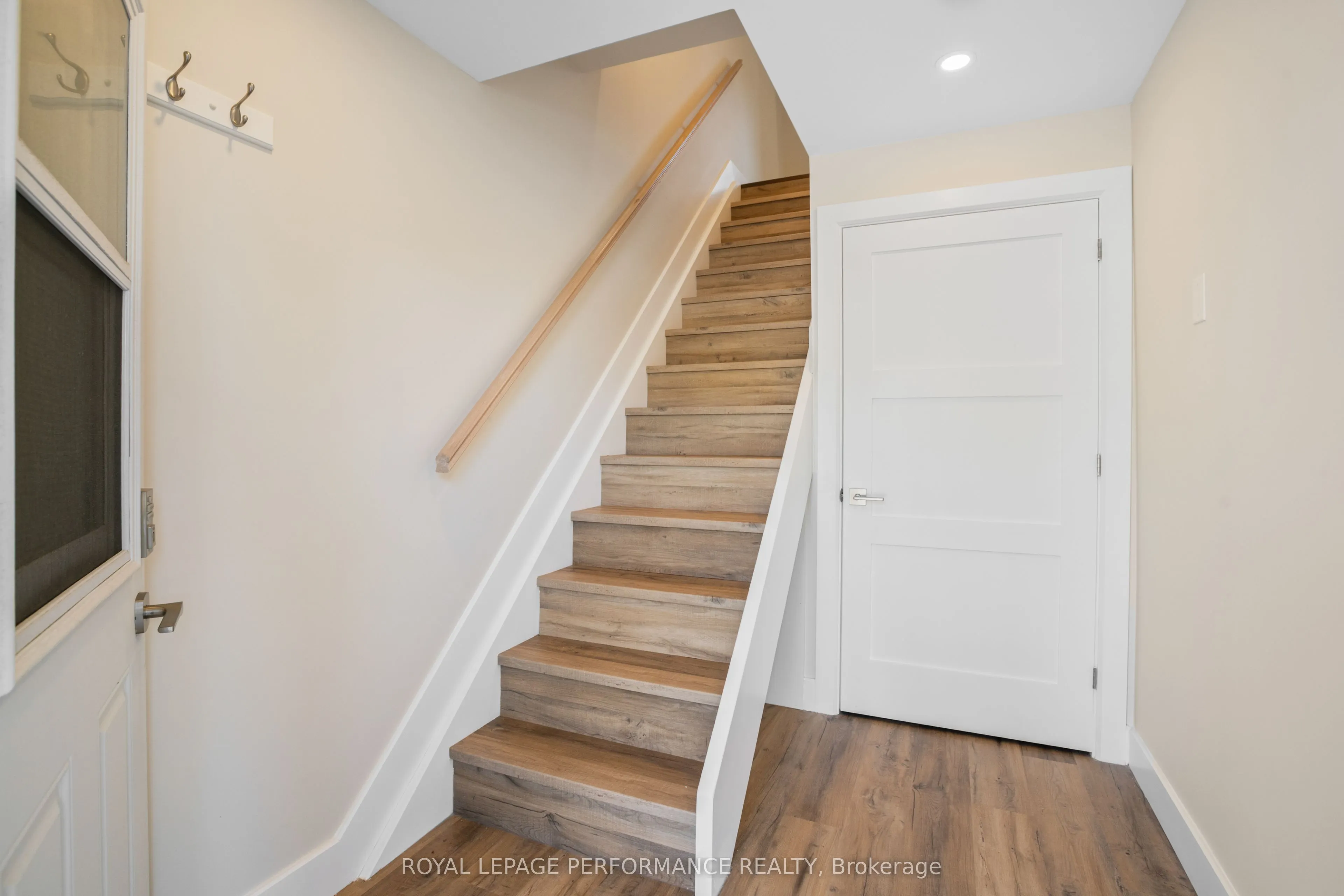 137-139 Main Street S