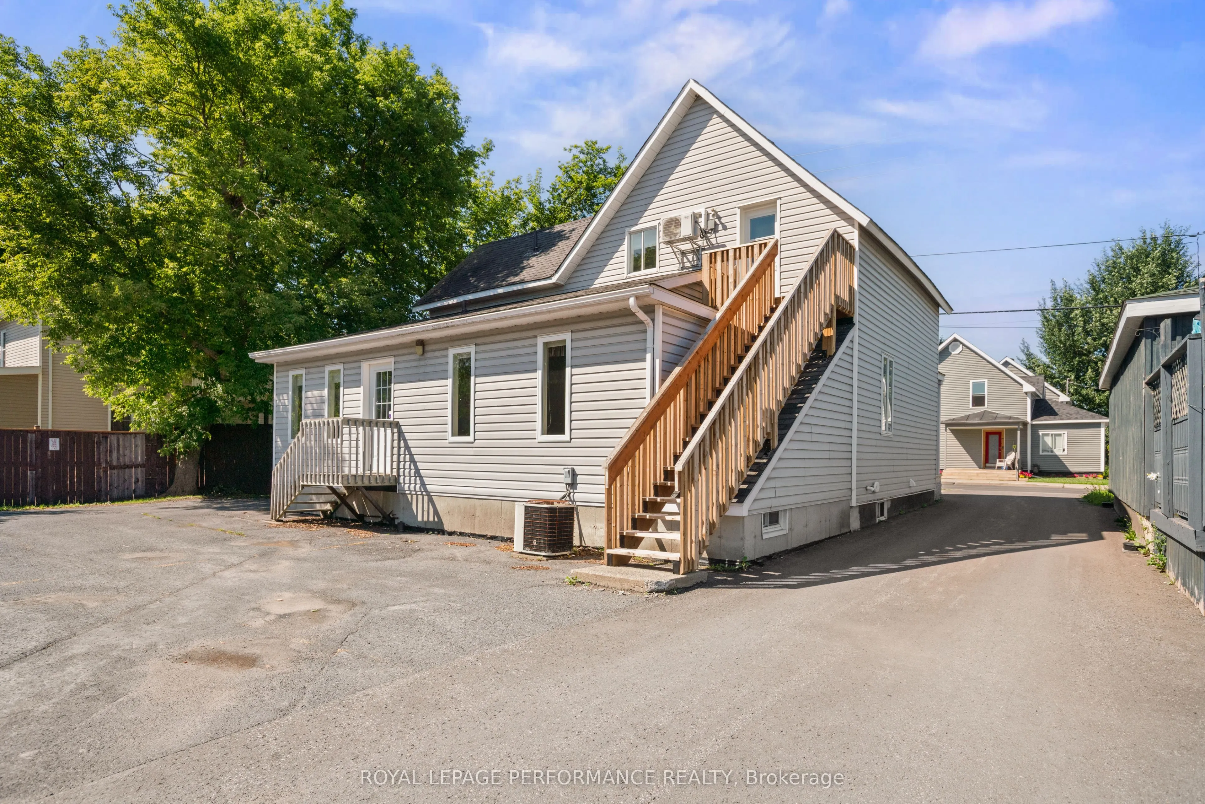 137-139 Main Street S