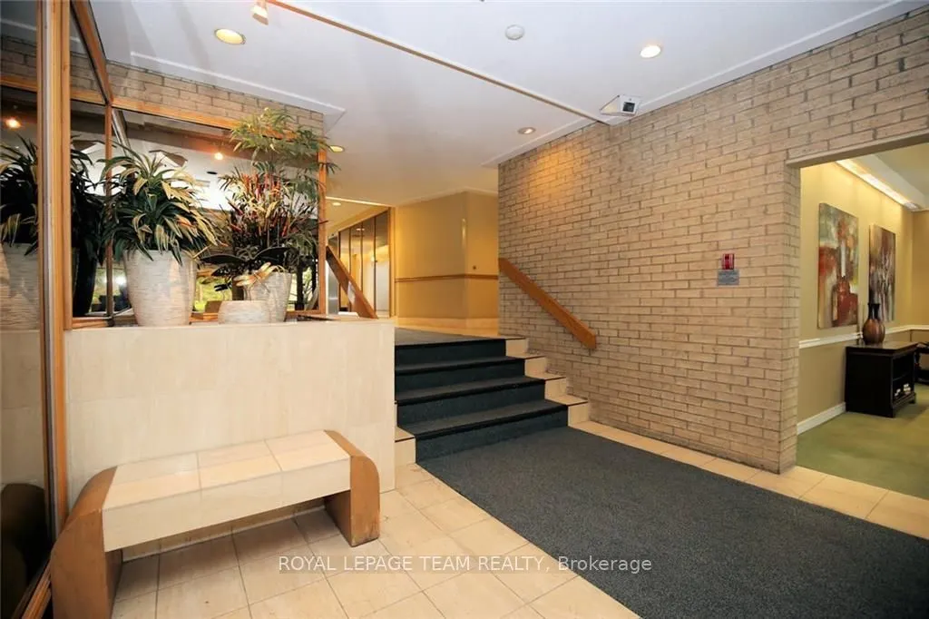 1100 Ambleside Drive, #1003
