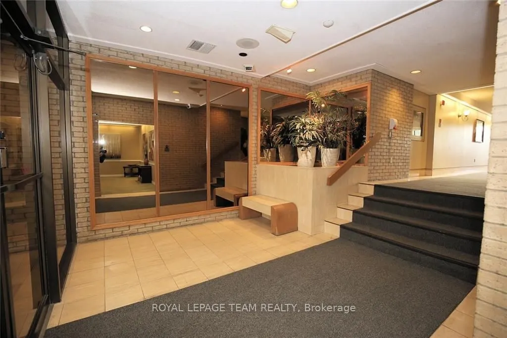 1100 Ambleside Drive, #1003