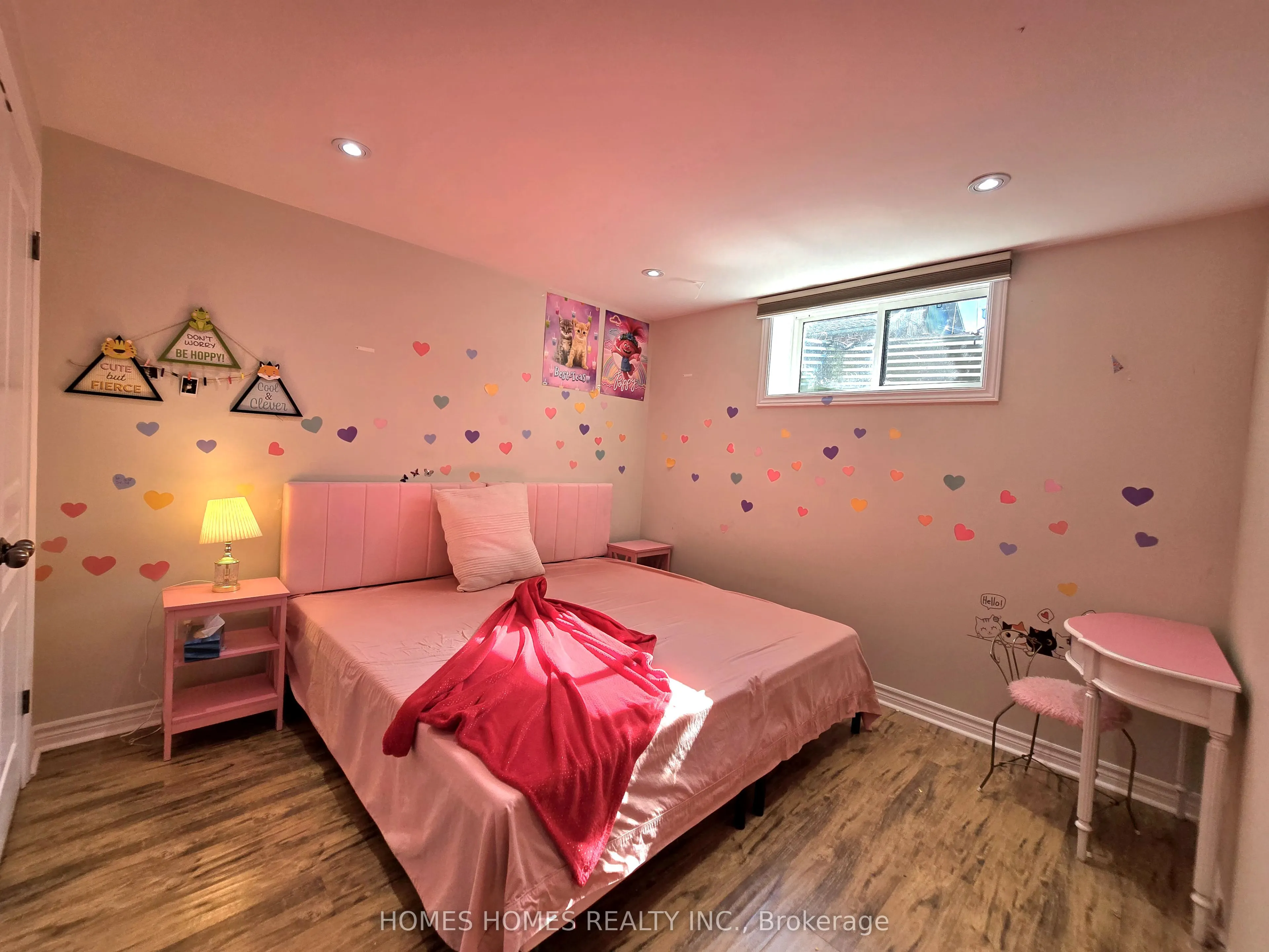 192 RUBY'S Crescent
