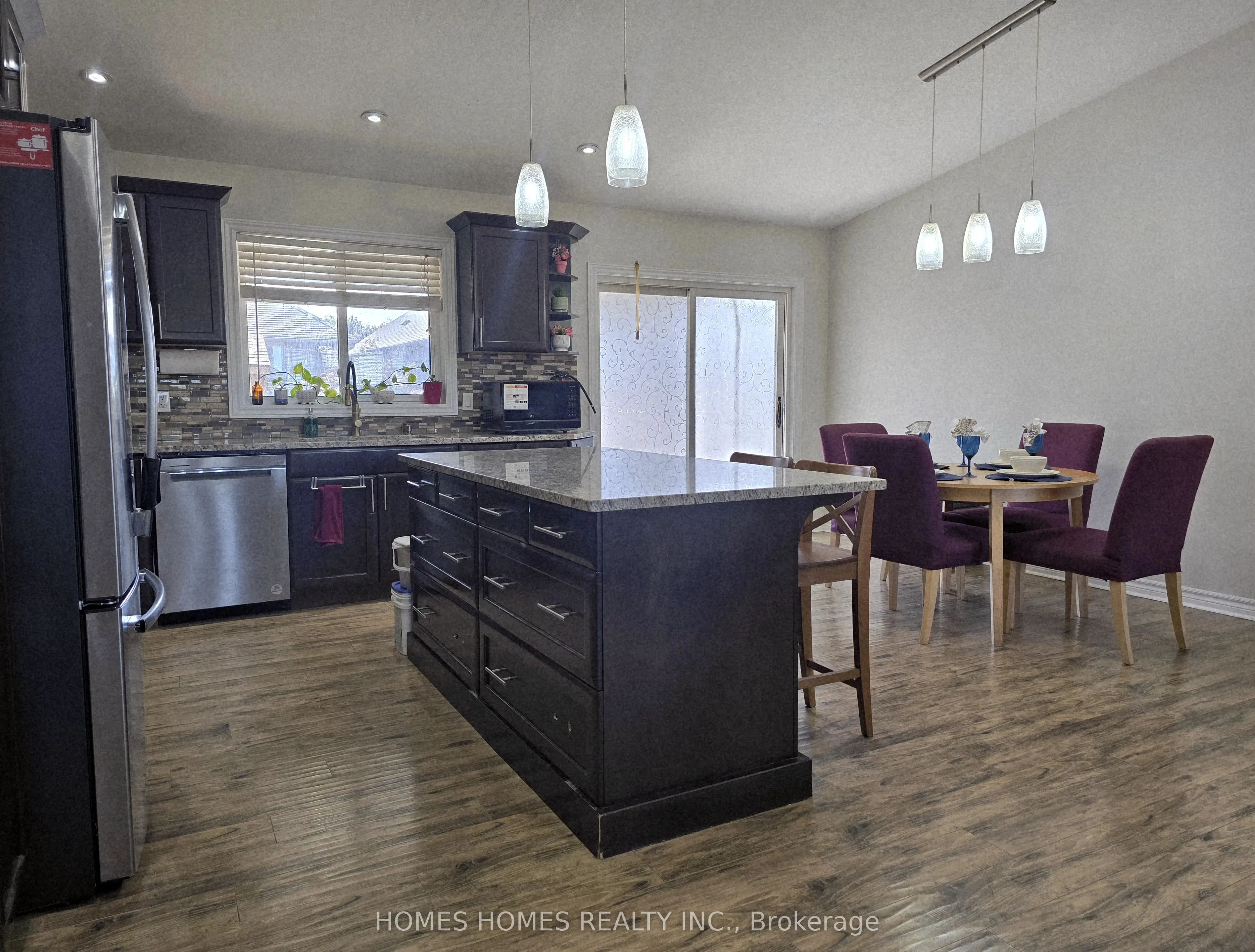 192 RUBY'S Crescent
