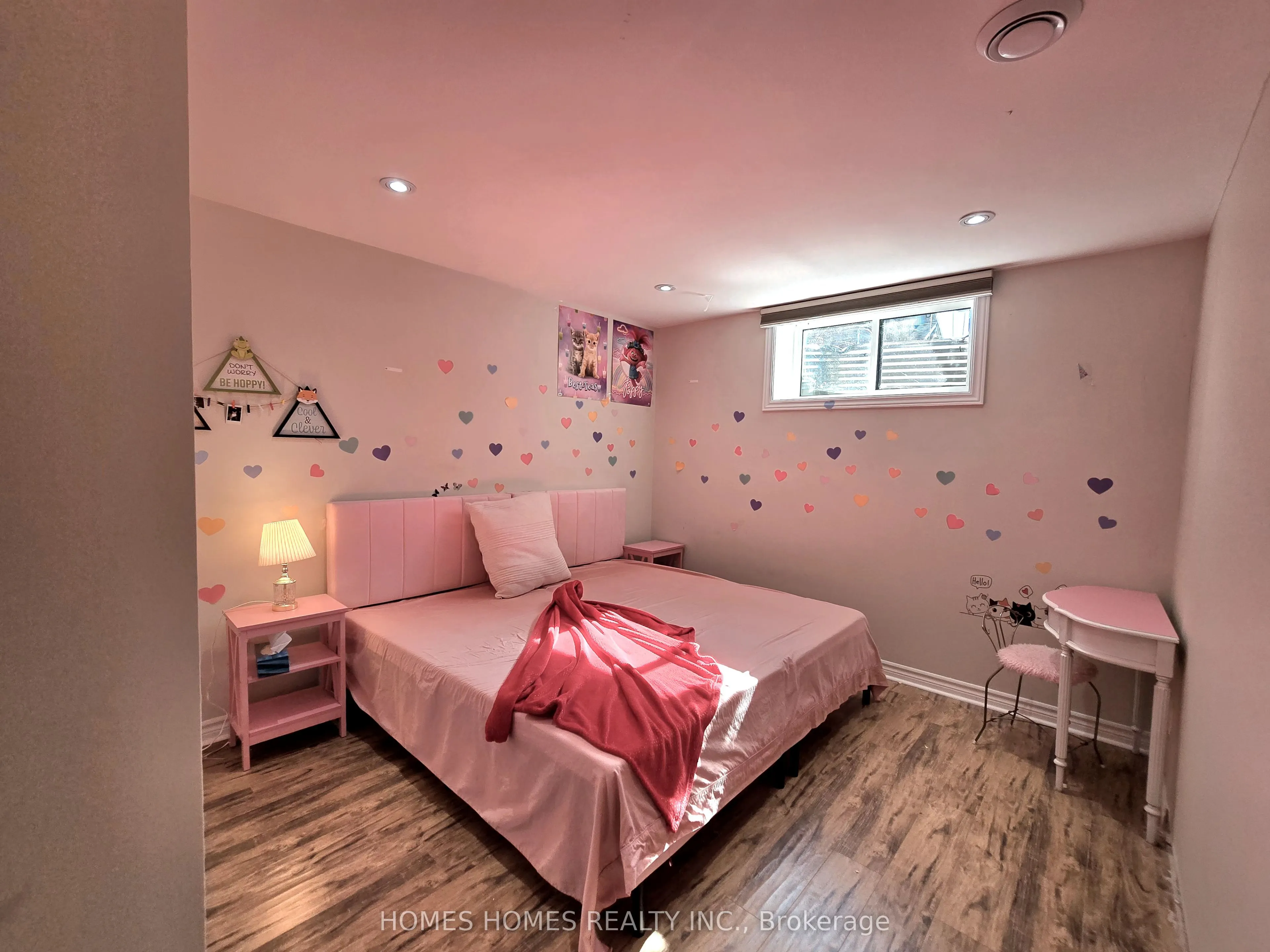 192 RUBY'S Crescent