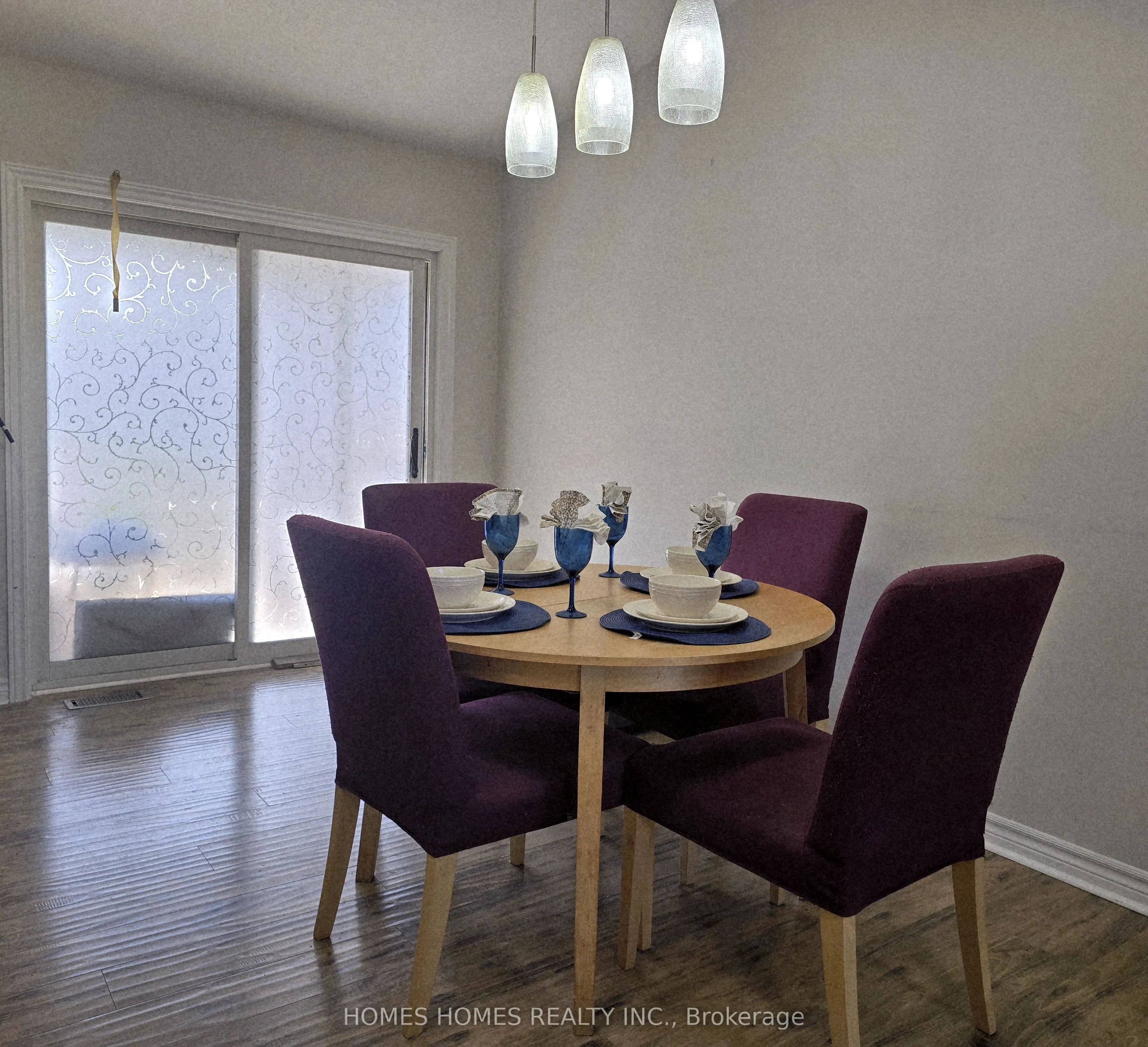 192 RUBY'S Crescent