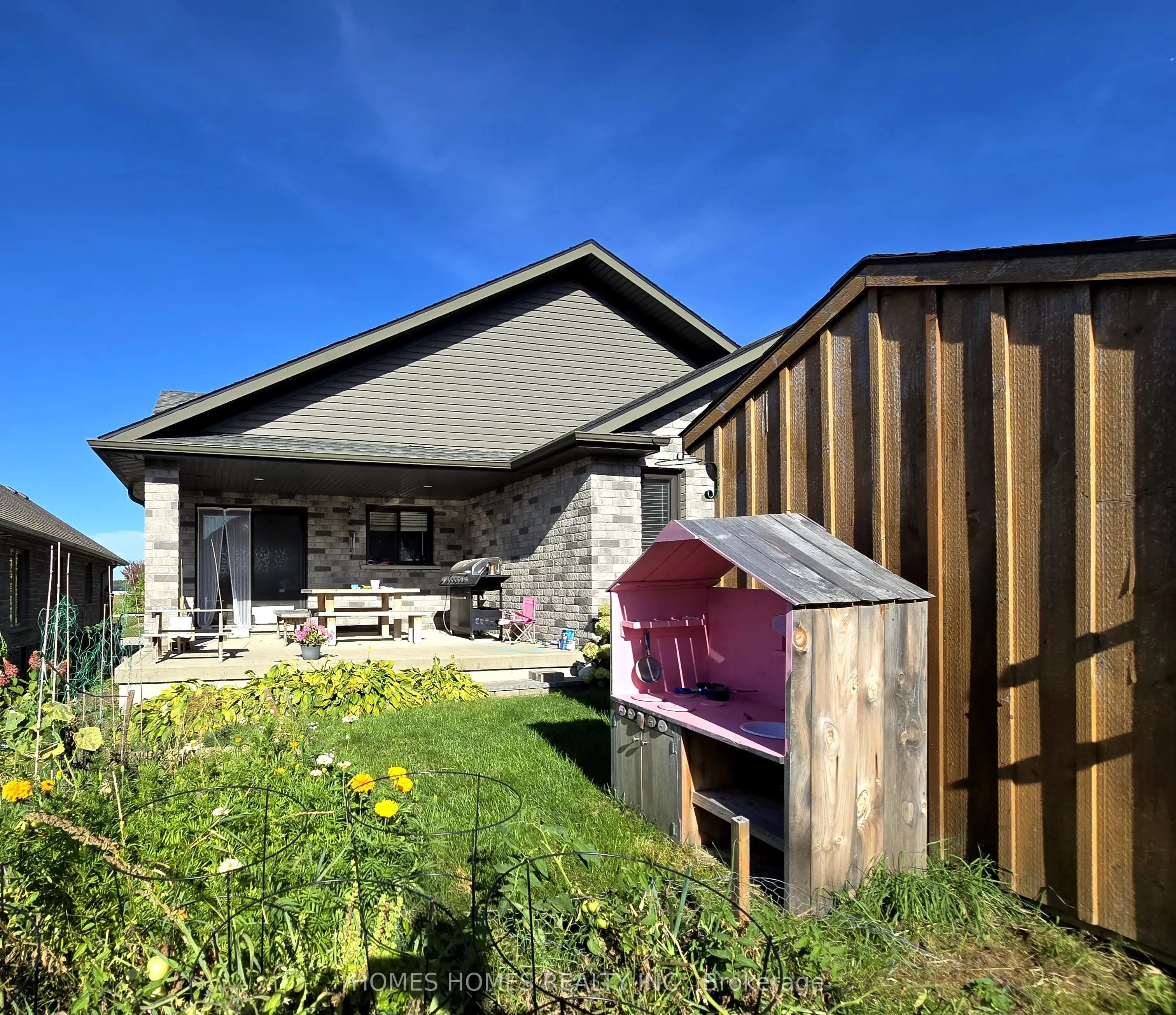 192 RUBY'S Crescent
