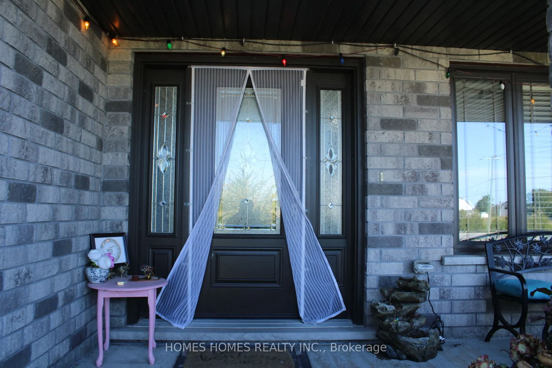 192 RUBY'S Crescent