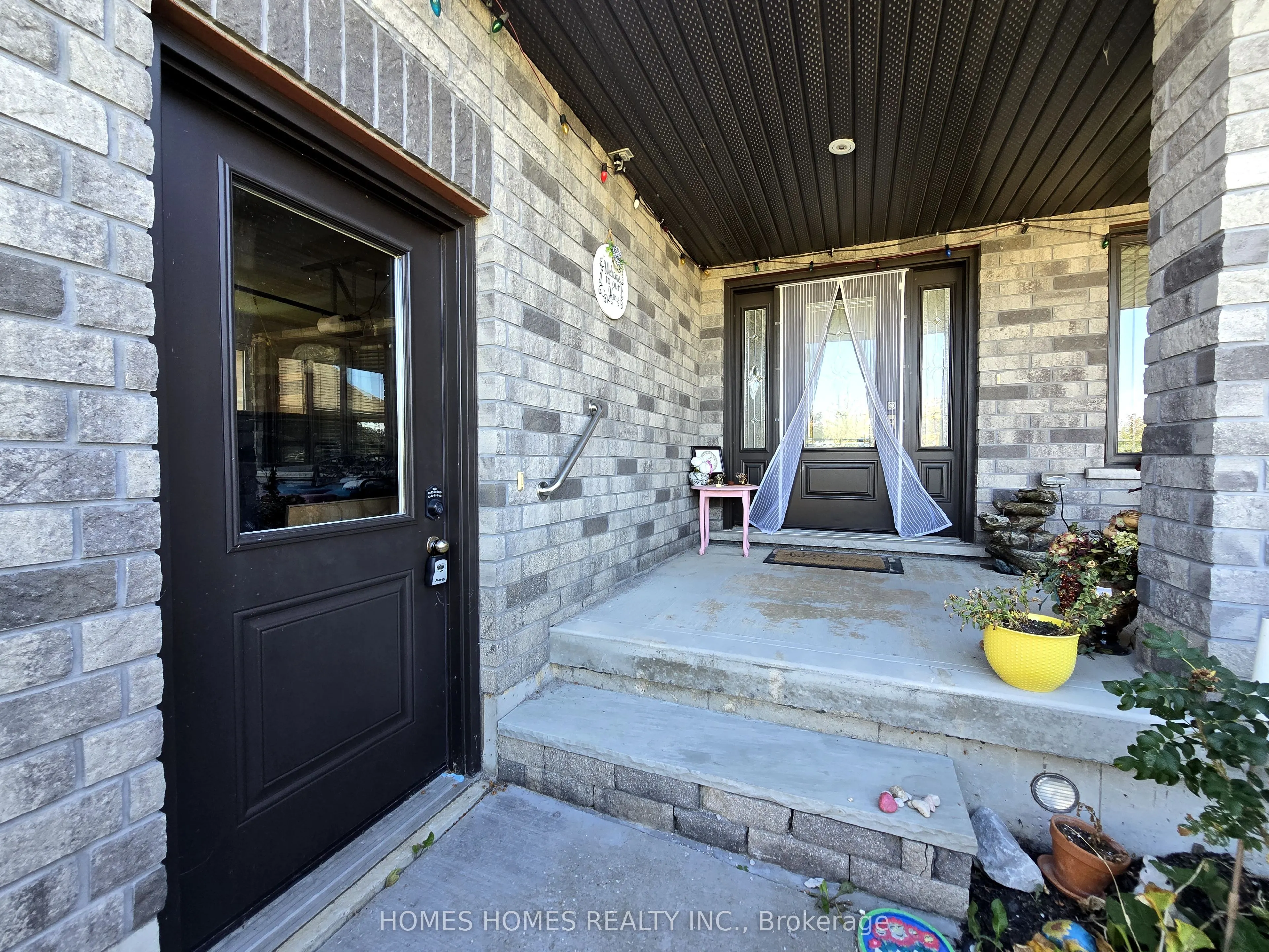 192 RUBY'S Crescent