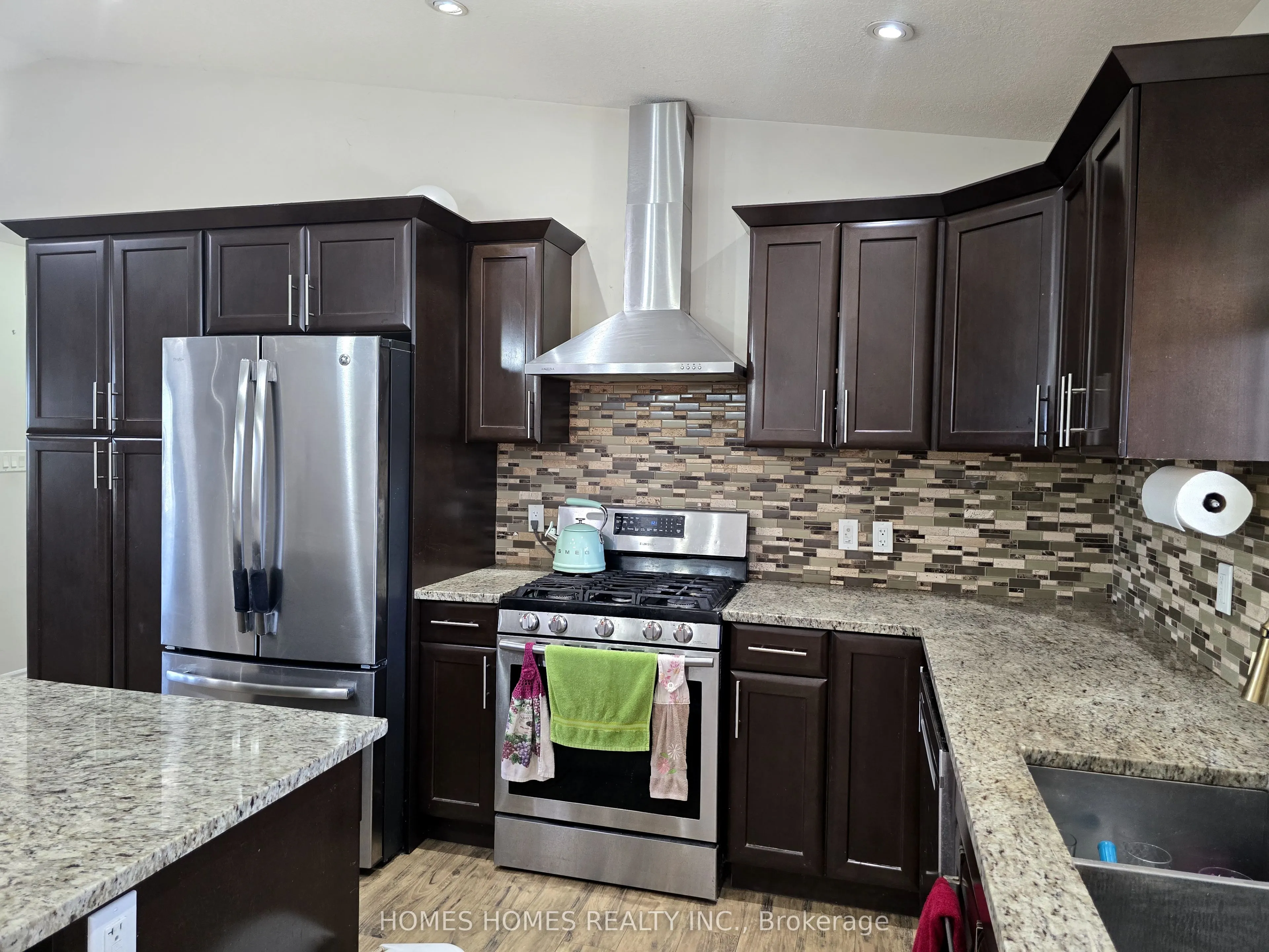 192 RUBY'S Crescent