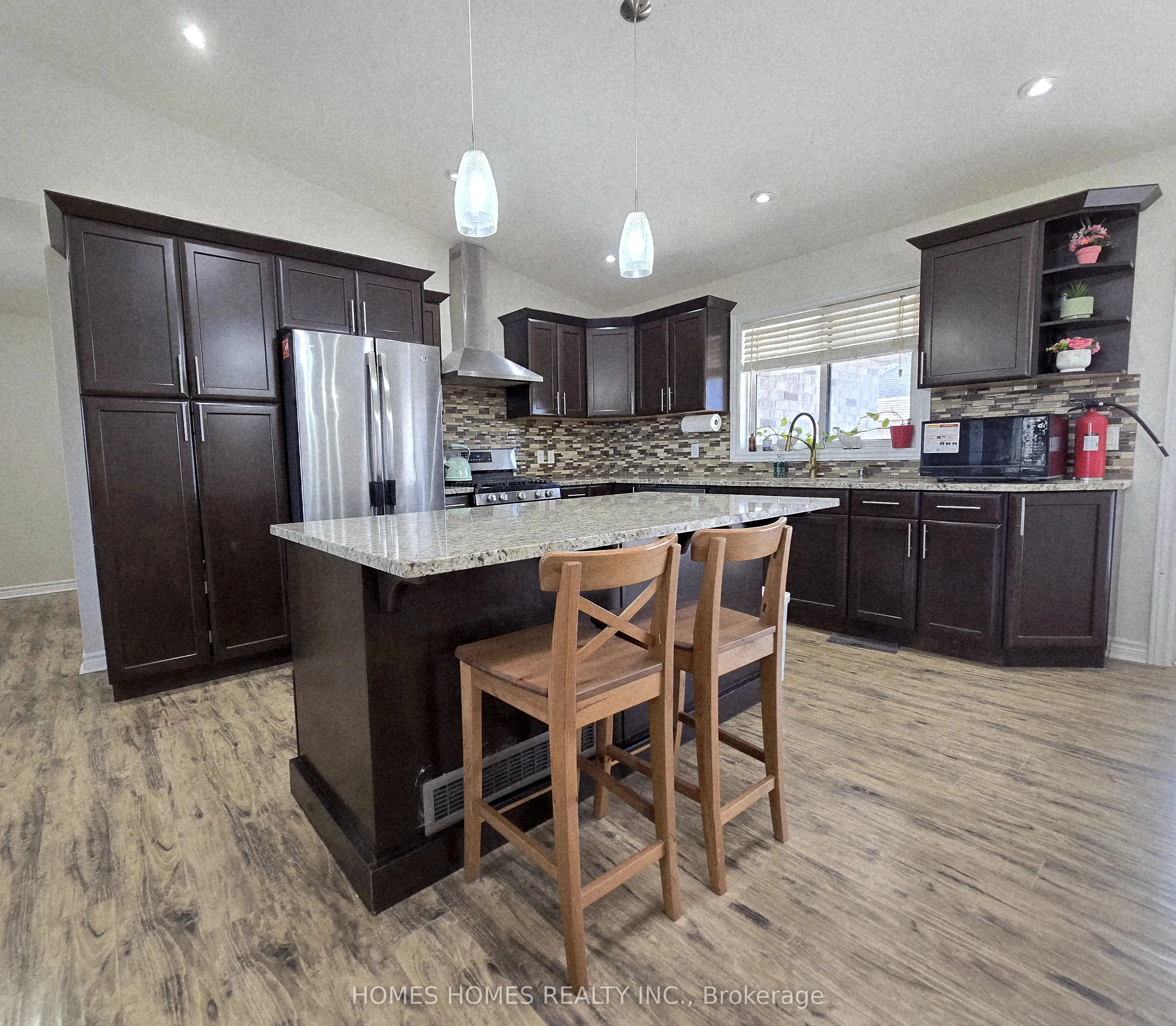 192 RUBY'S Crescent