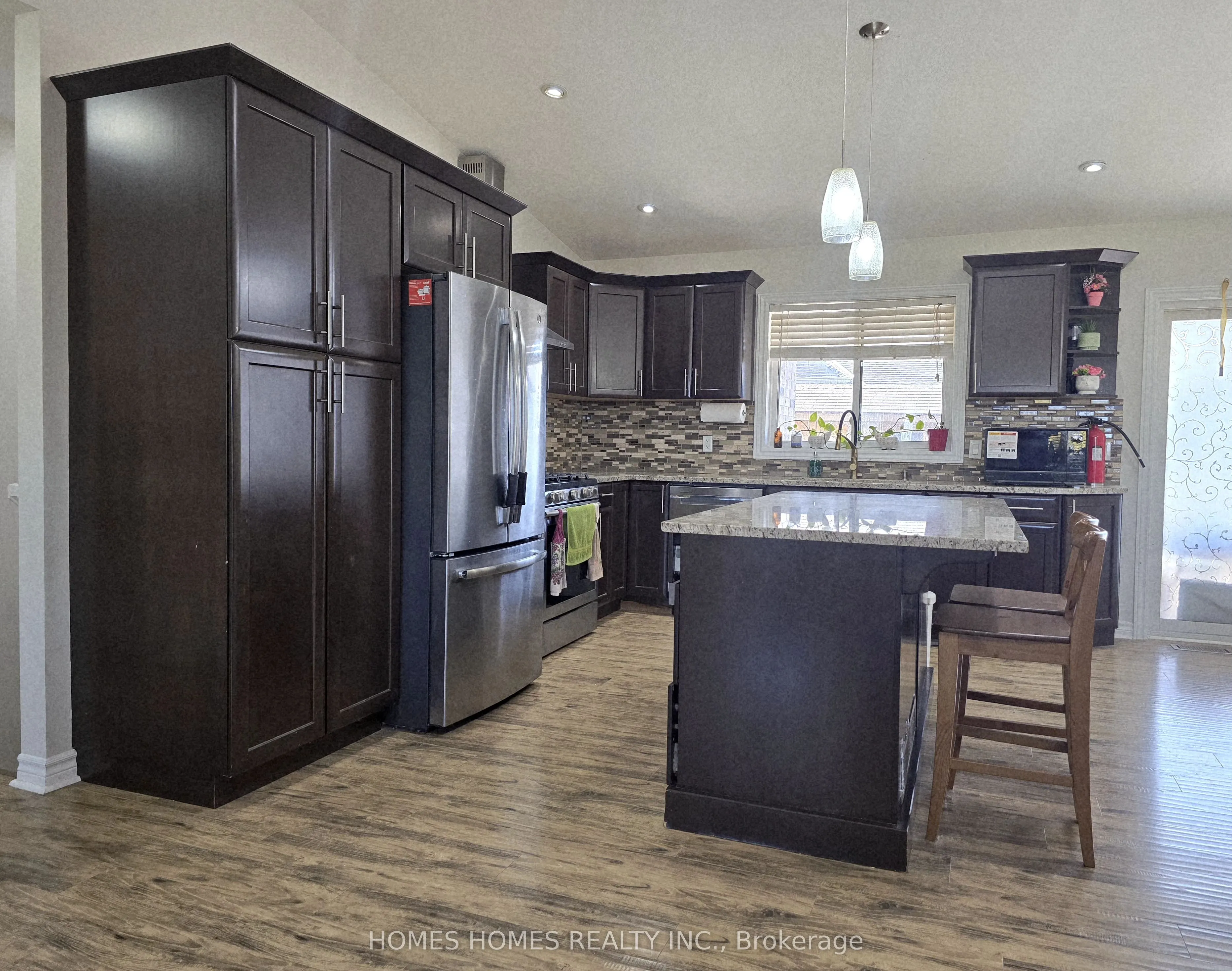 192 RUBY'S Crescent
